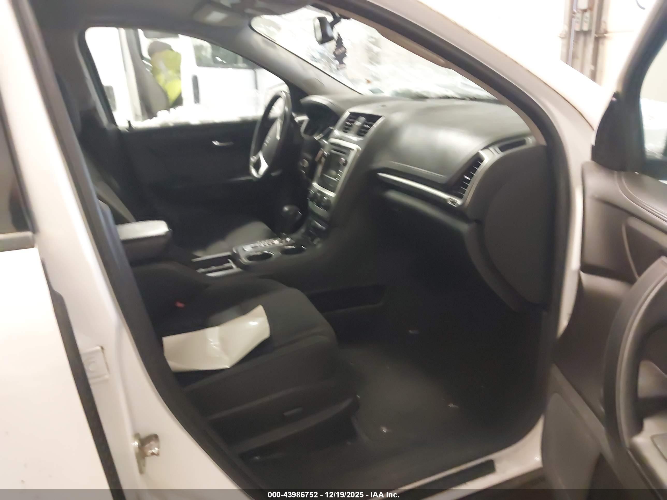 GMC ACADIA image 5