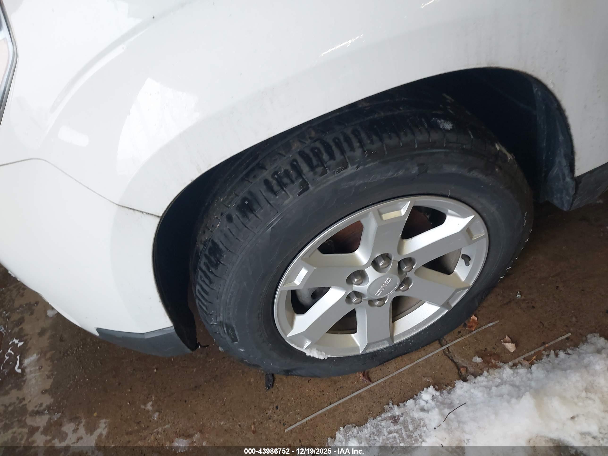 GMC ACADIA image 6