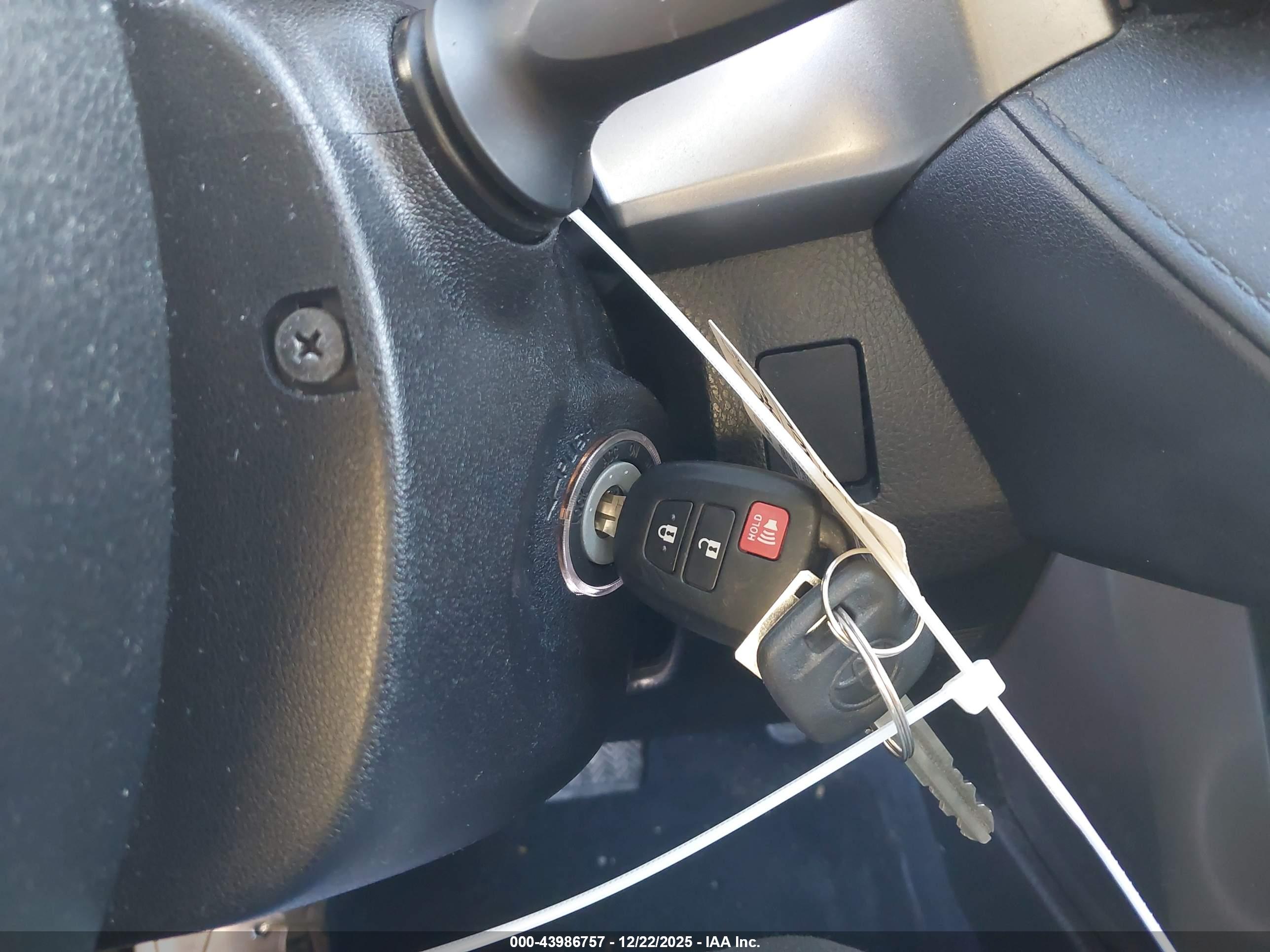 TOYOTA RAV4 image 11