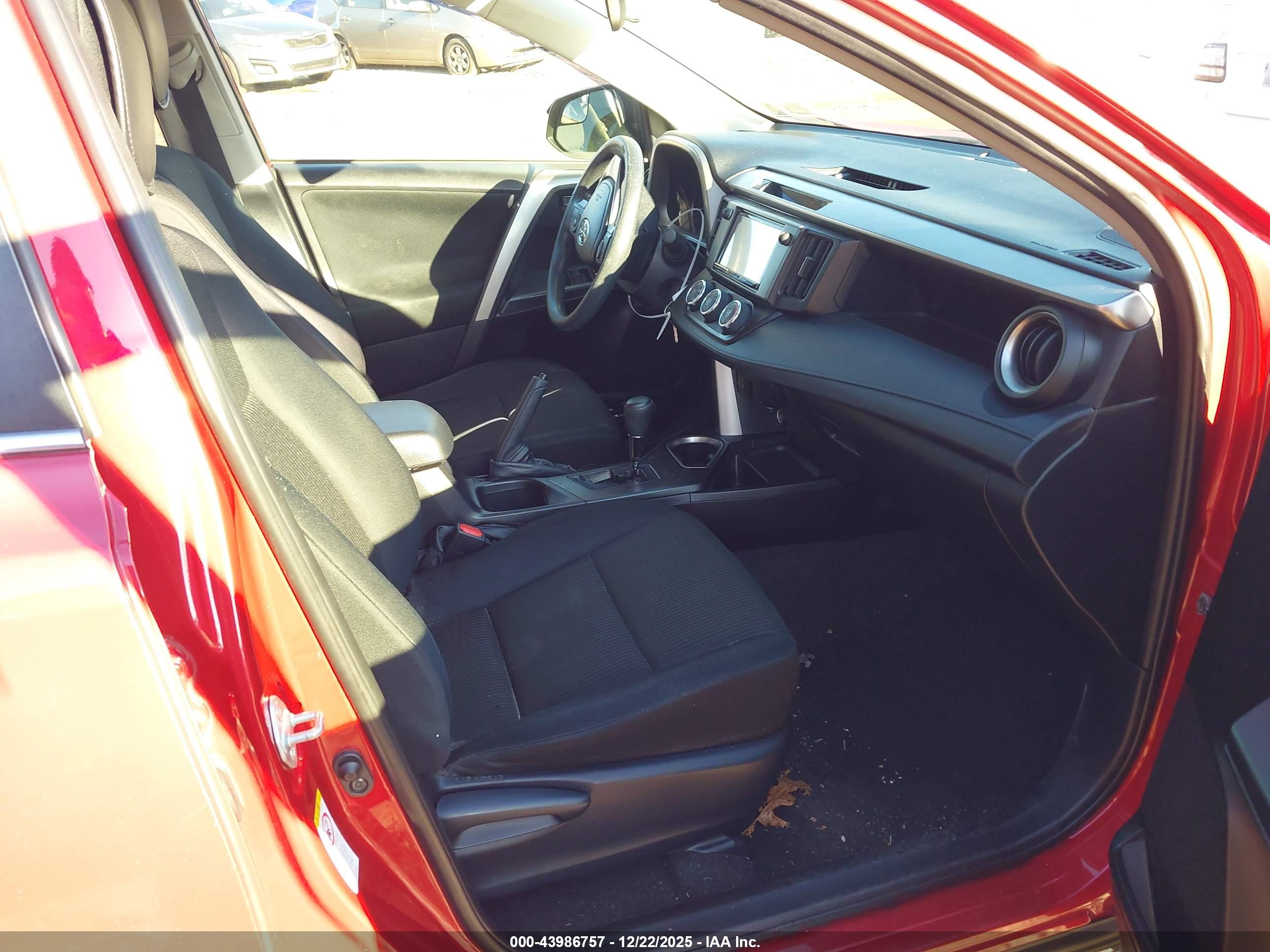 TOYOTA RAV4 image 5