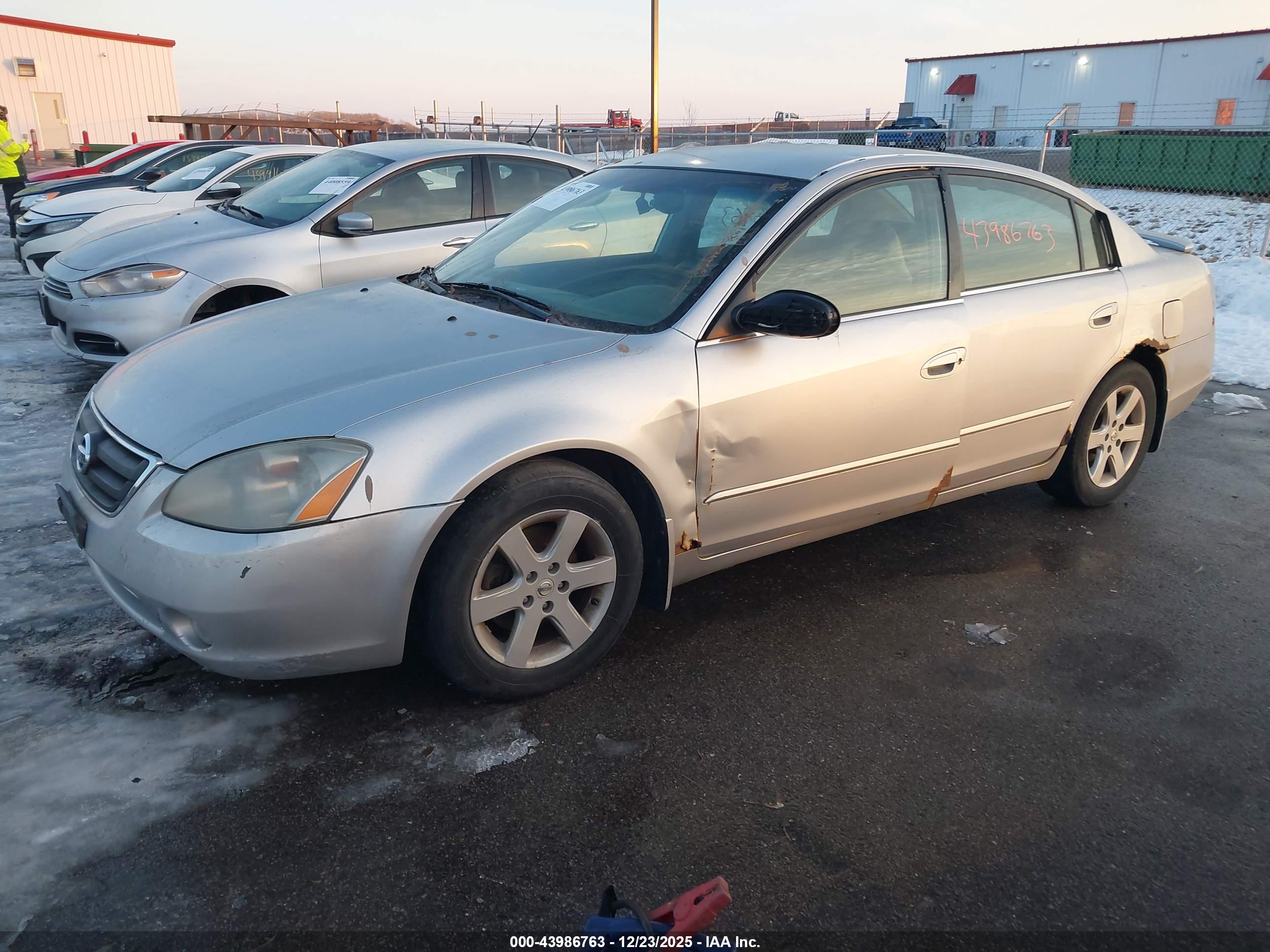 NISSAN ALTIMA image 2