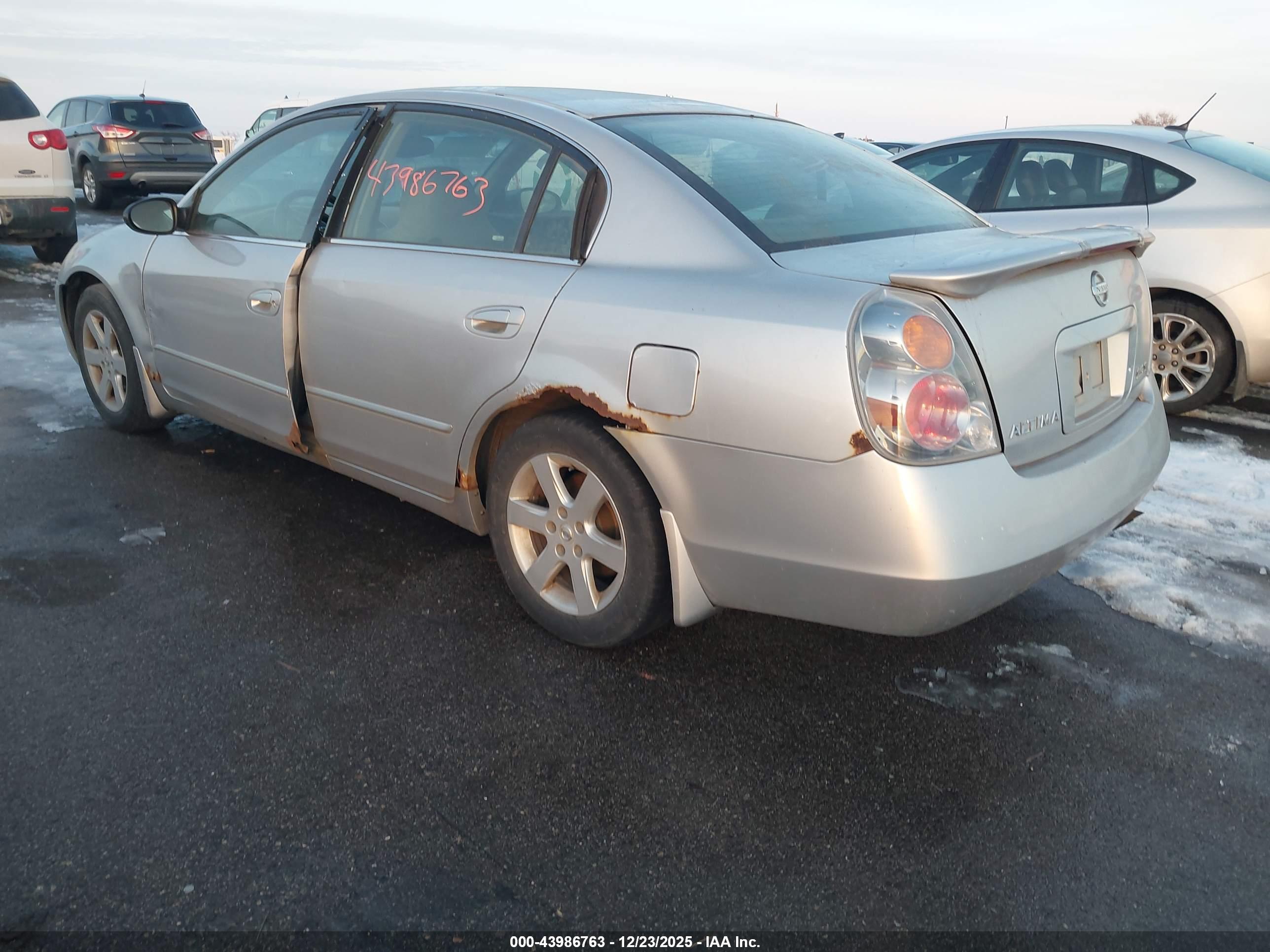 NISSAN ALTIMA image 3