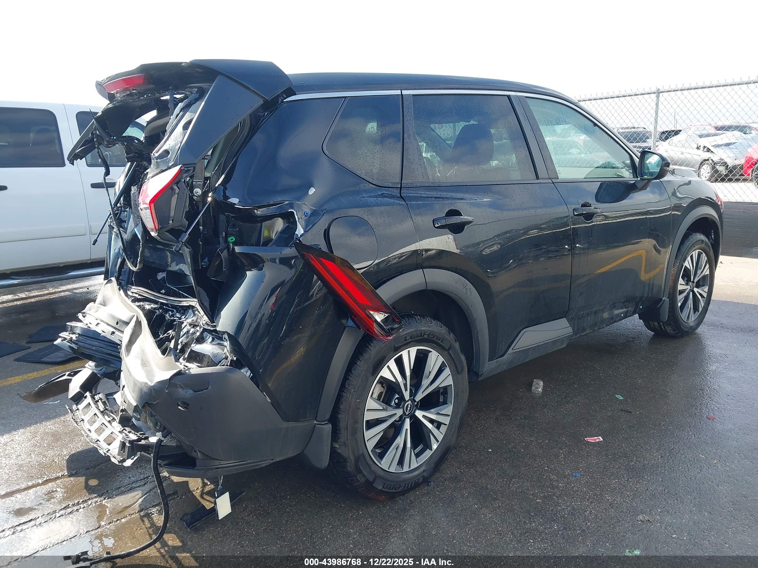 NISSAN ROGUE image 4