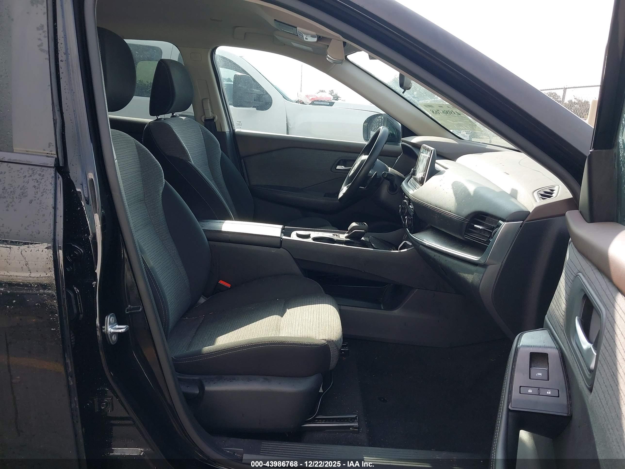 NISSAN ROGUE image 5