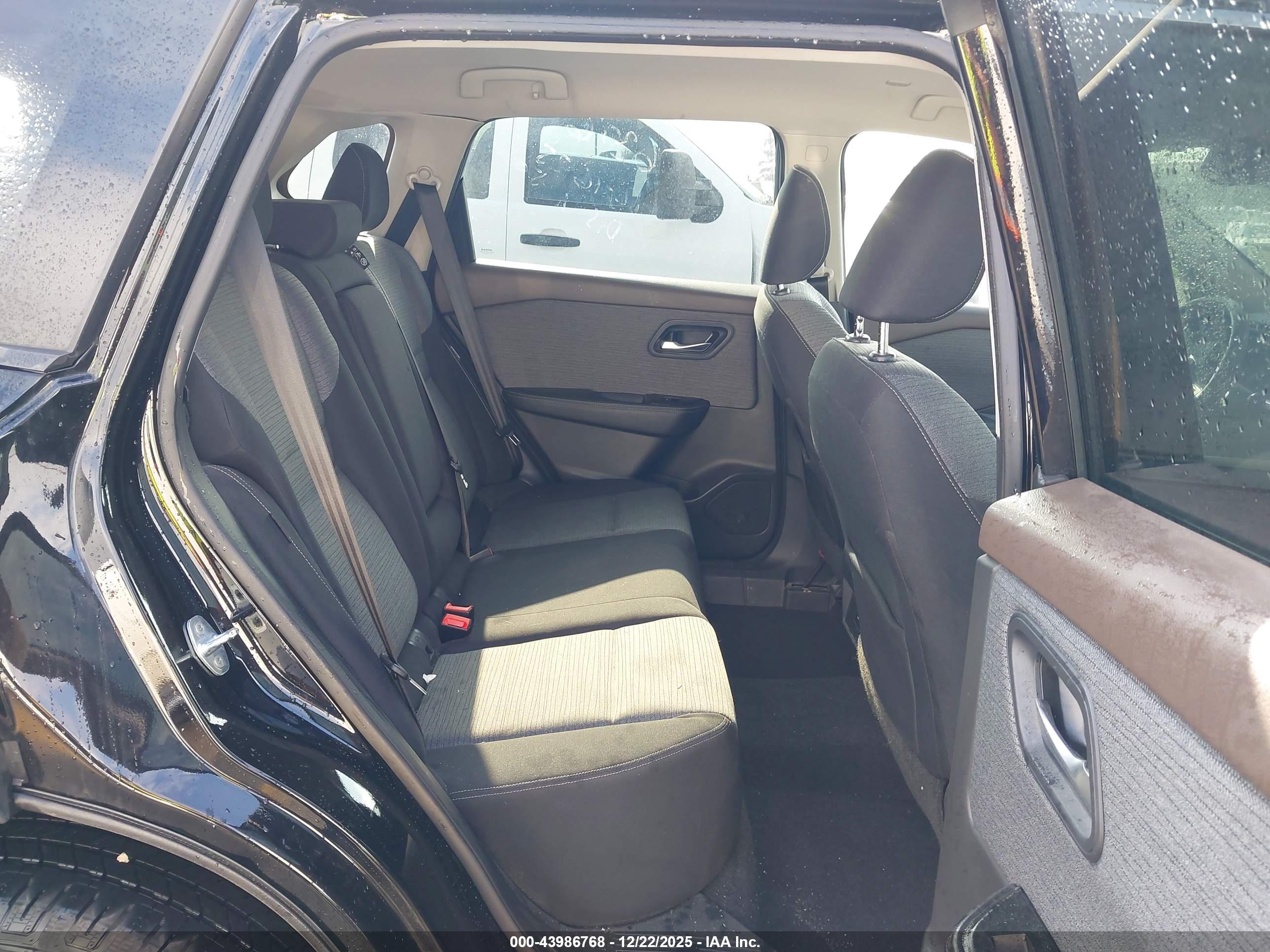 NISSAN ROGUE image 8