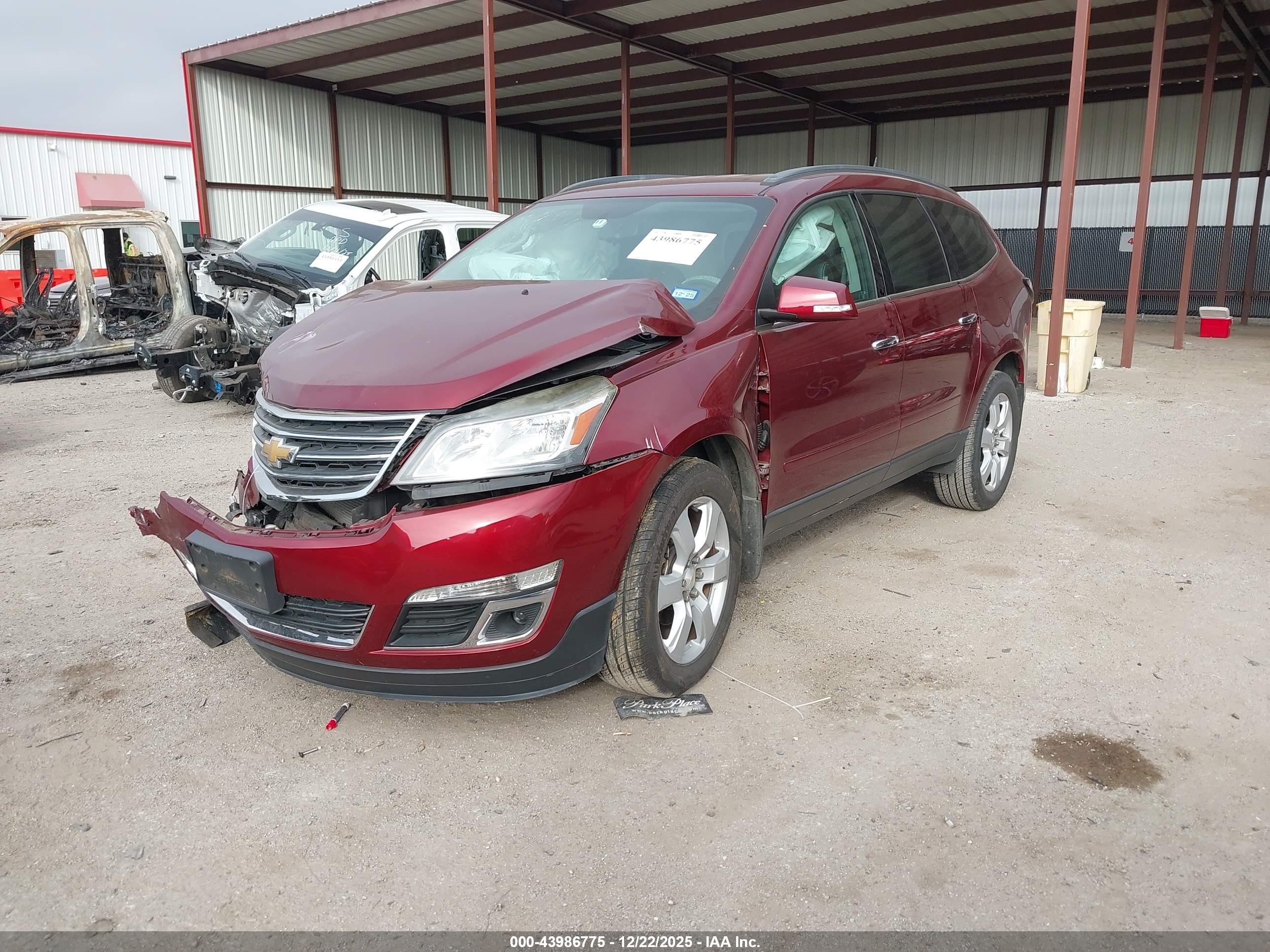 CHEVROLET TRAVERSE image 2