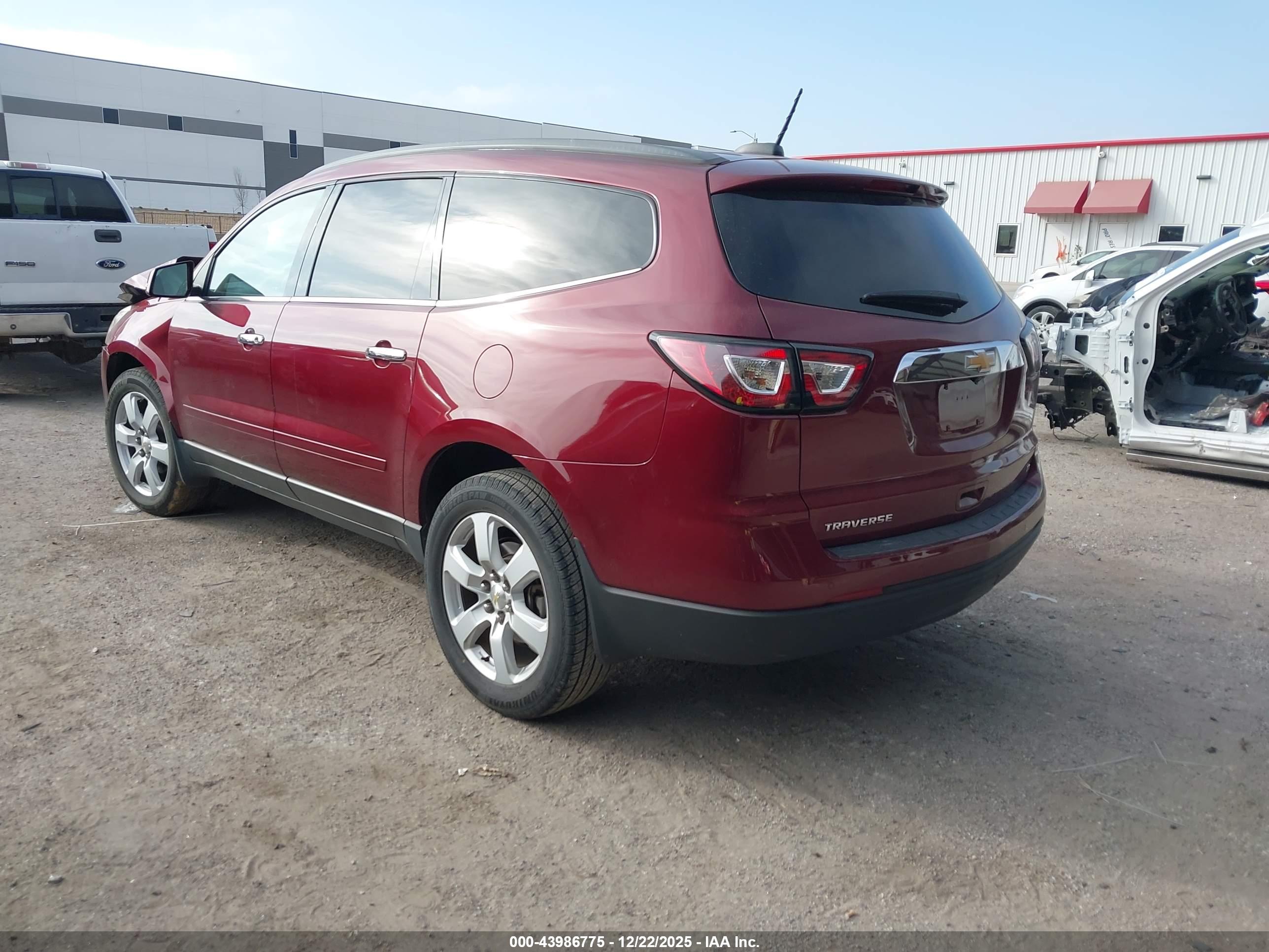 CHEVROLET TRAVERSE image 3