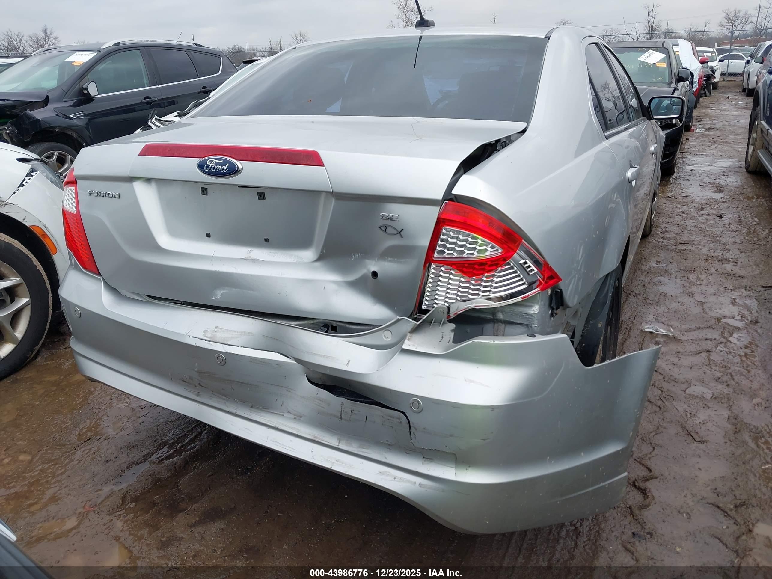 FORD FUSION image 6