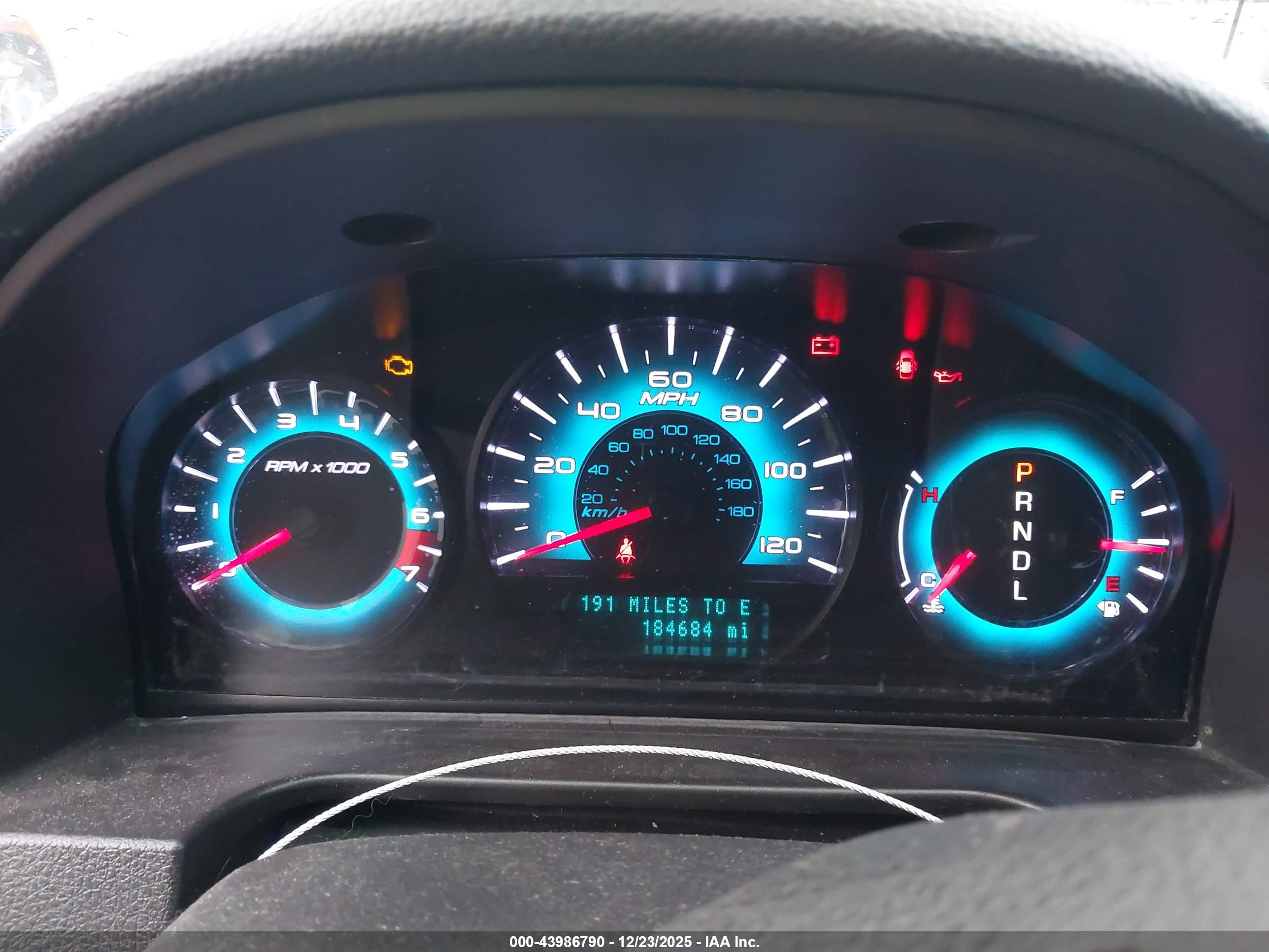 FORD FUSION image 7