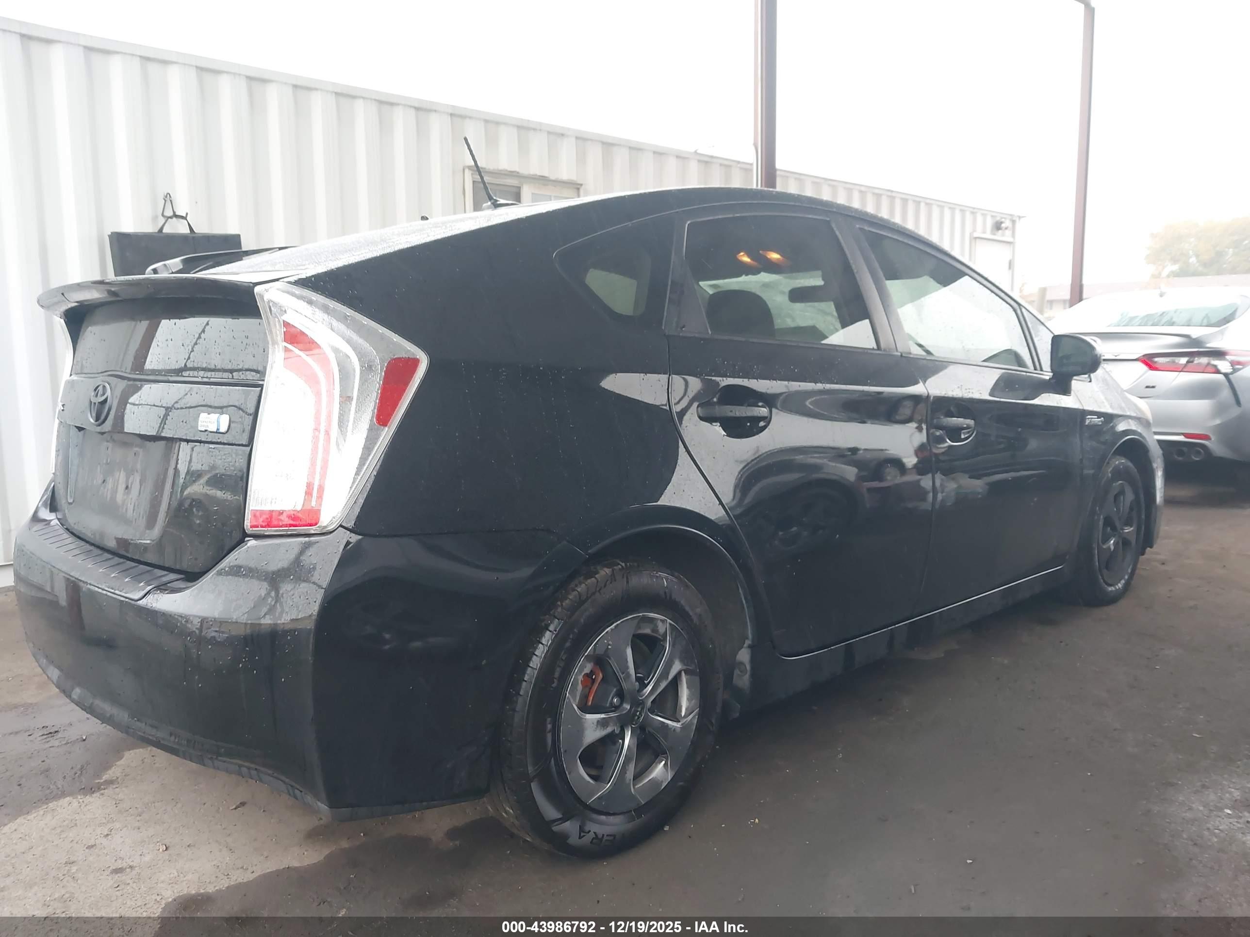 TOYOTA PRIUS image 4
