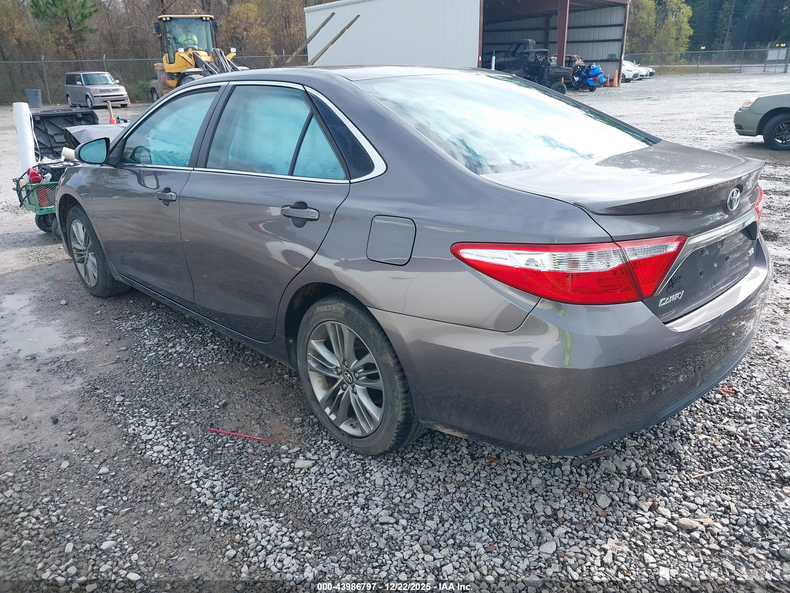 TOYOTA CAMRY image 3