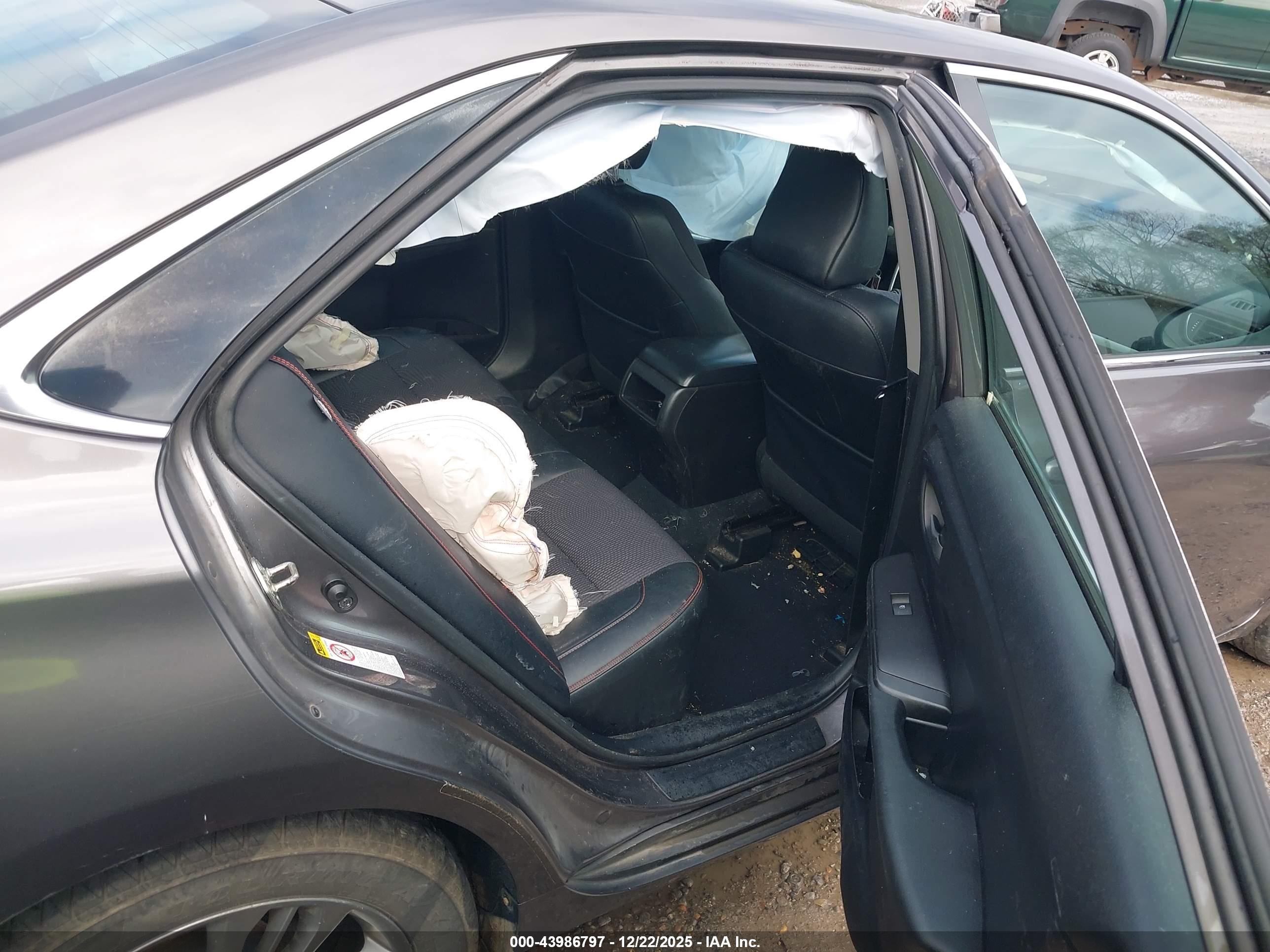 TOYOTA CAMRY image 8
