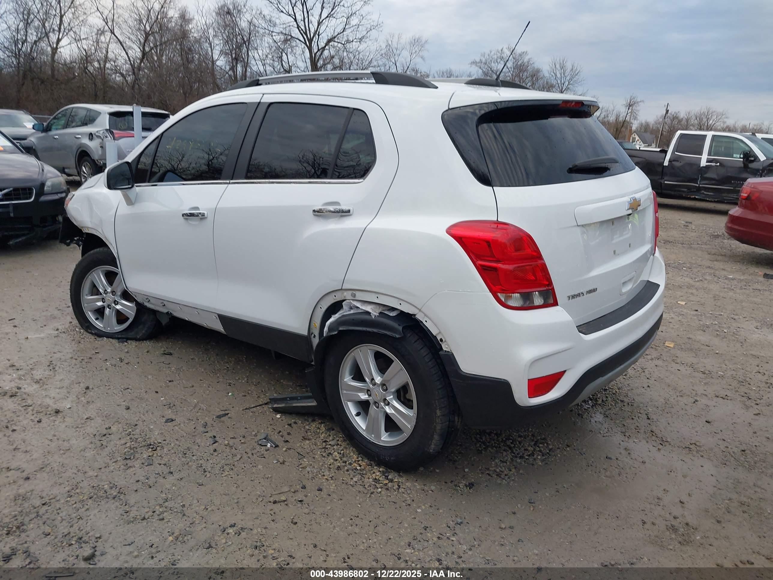CHEVROLET TRAX image 3