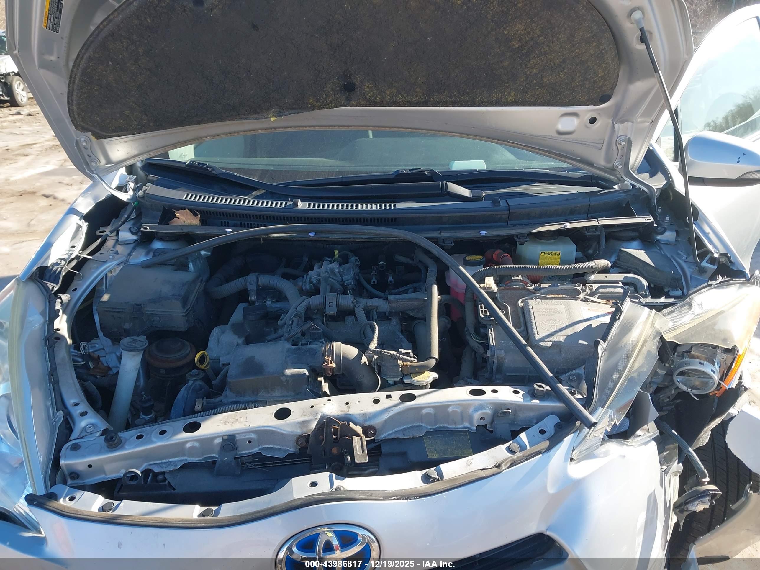 TOYOTA PRIUS image 10
