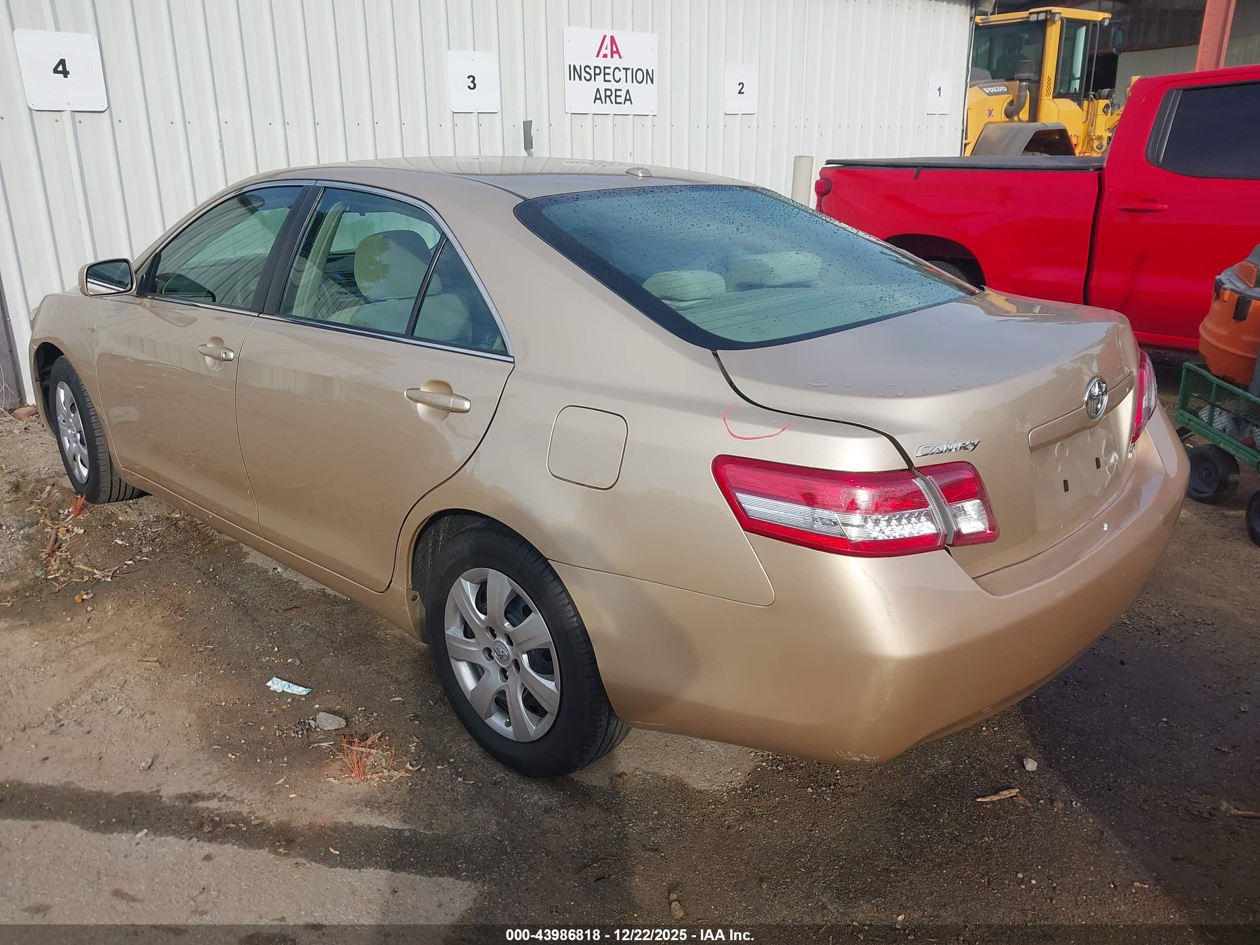 TOYOTA CAMRY image 3
