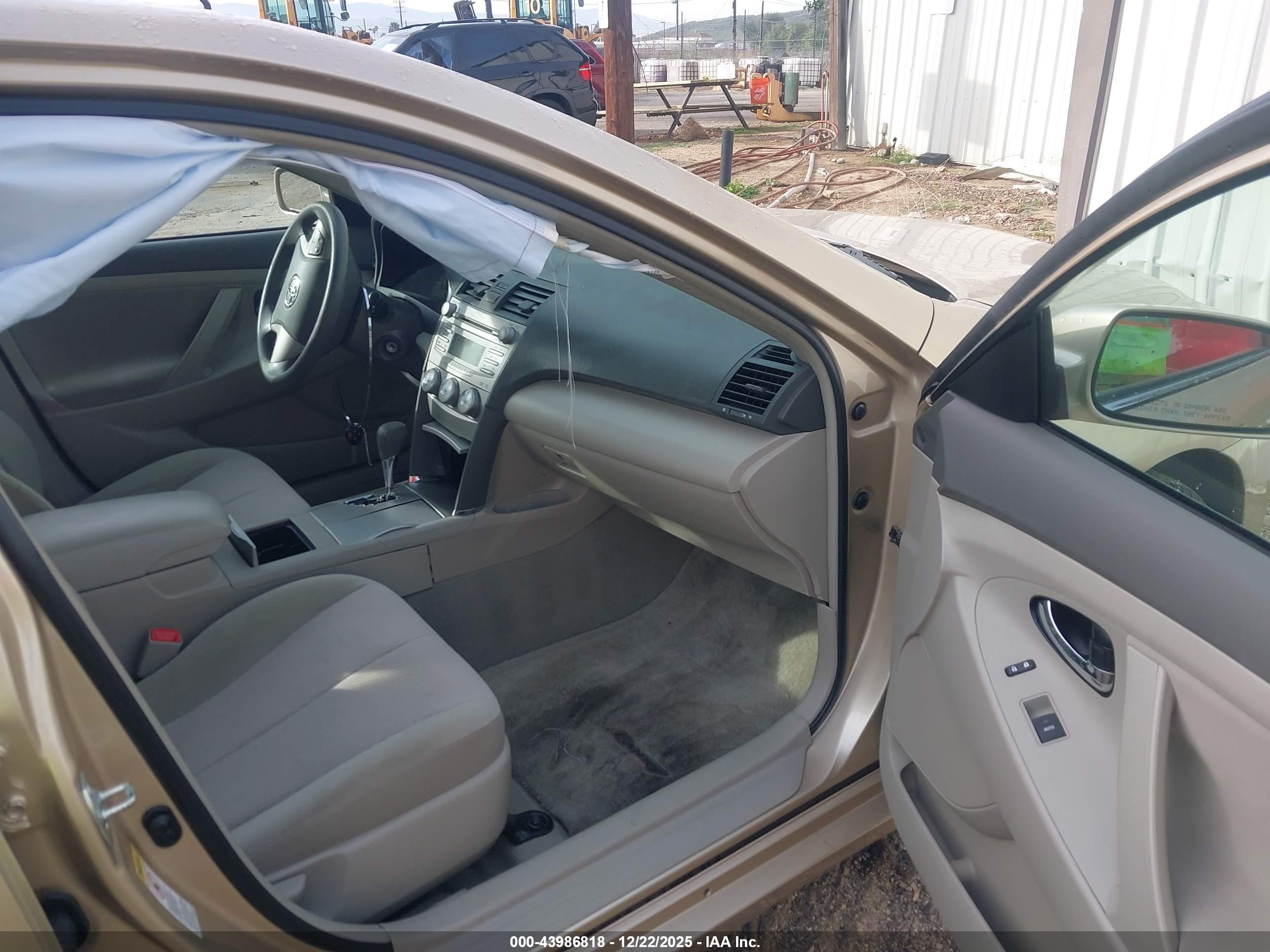 TOYOTA CAMRY image 5