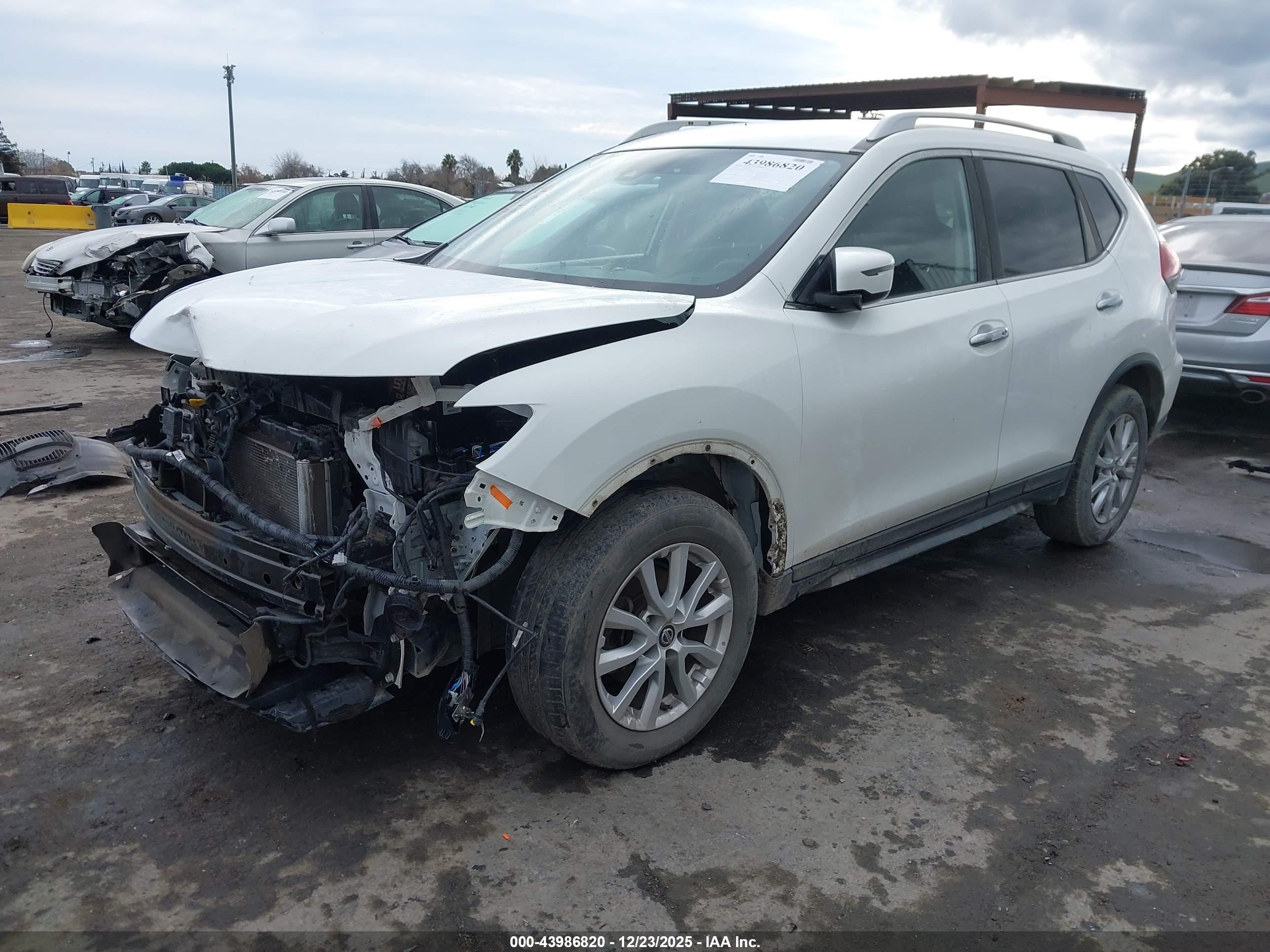 NISSAN ROGUE image 2
