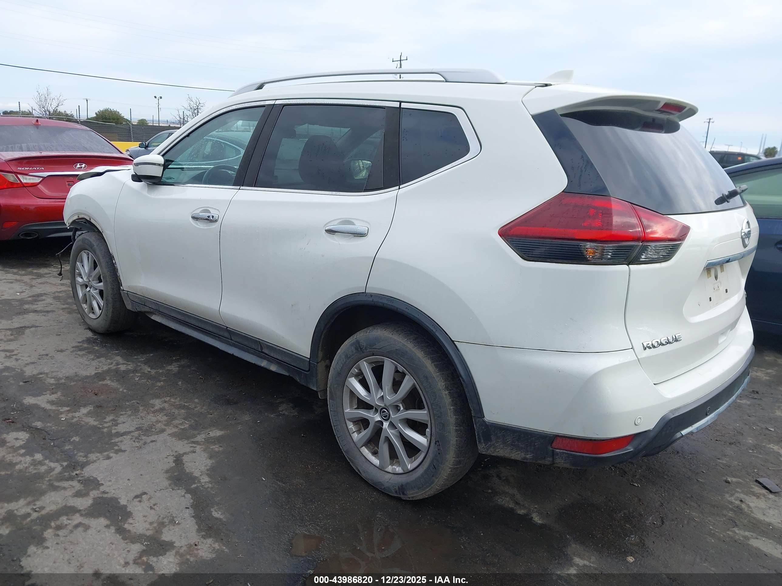 NISSAN ROGUE image 3