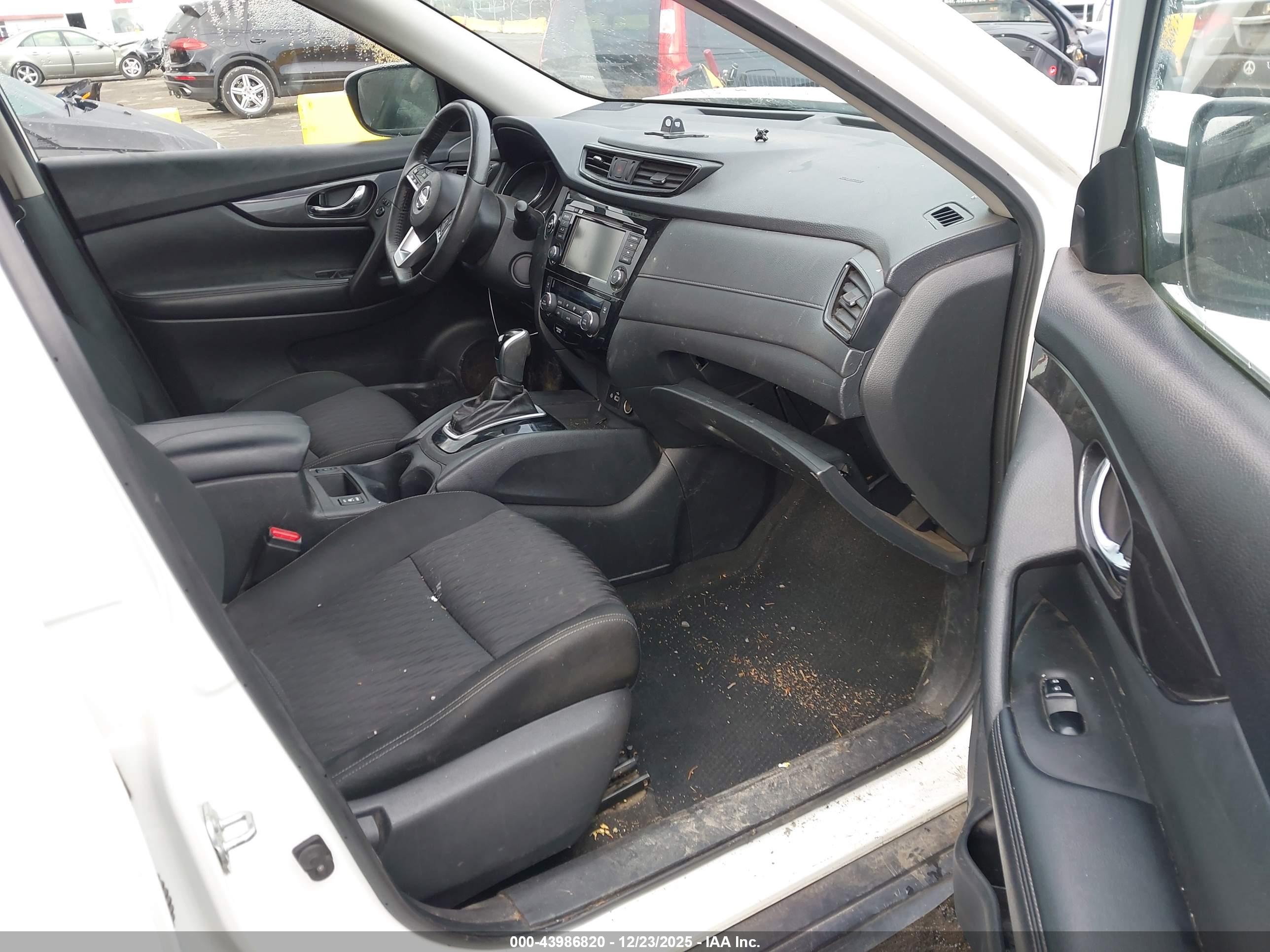 NISSAN ROGUE image 5
