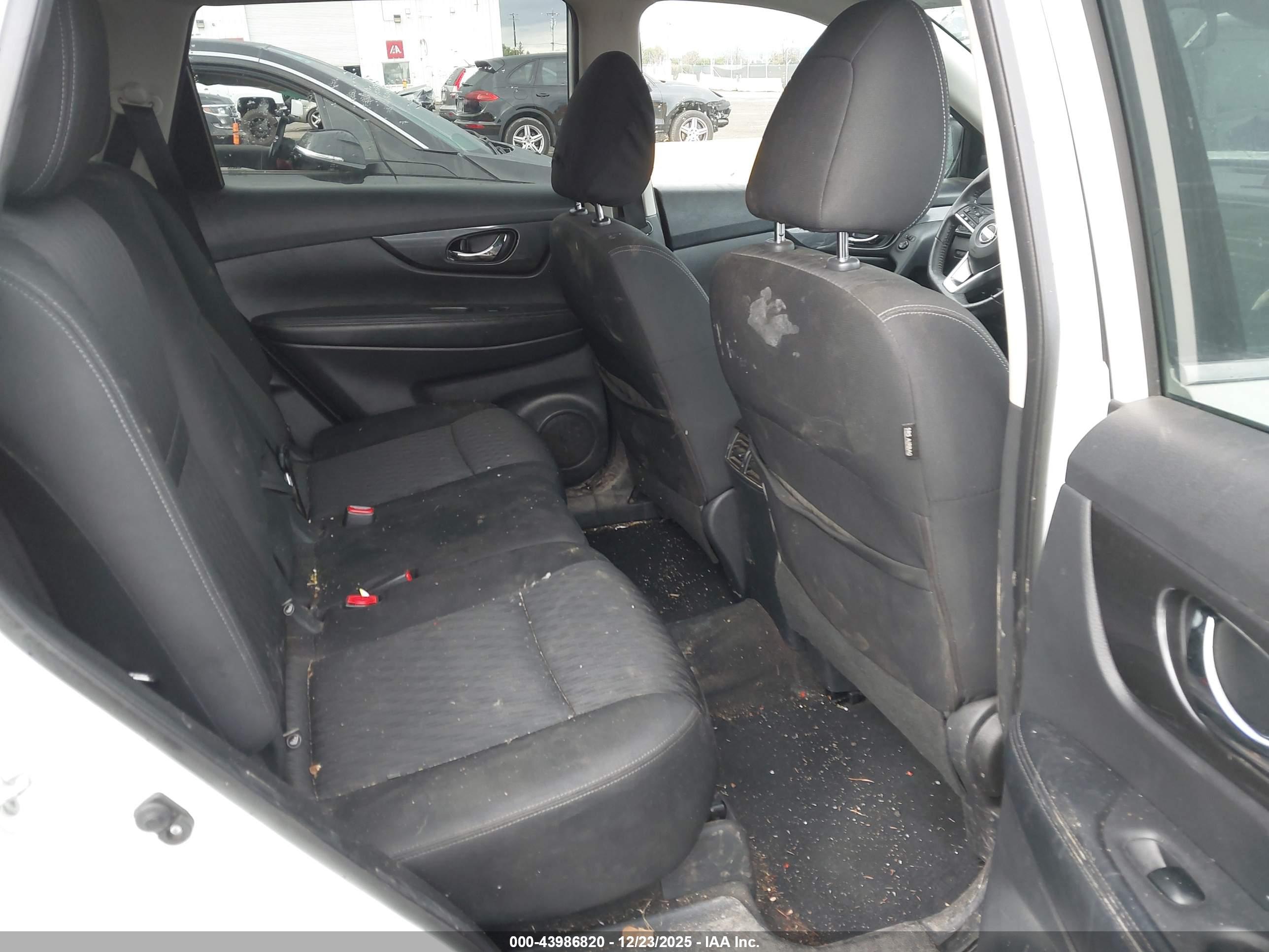 NISSAN ROGUE image 8