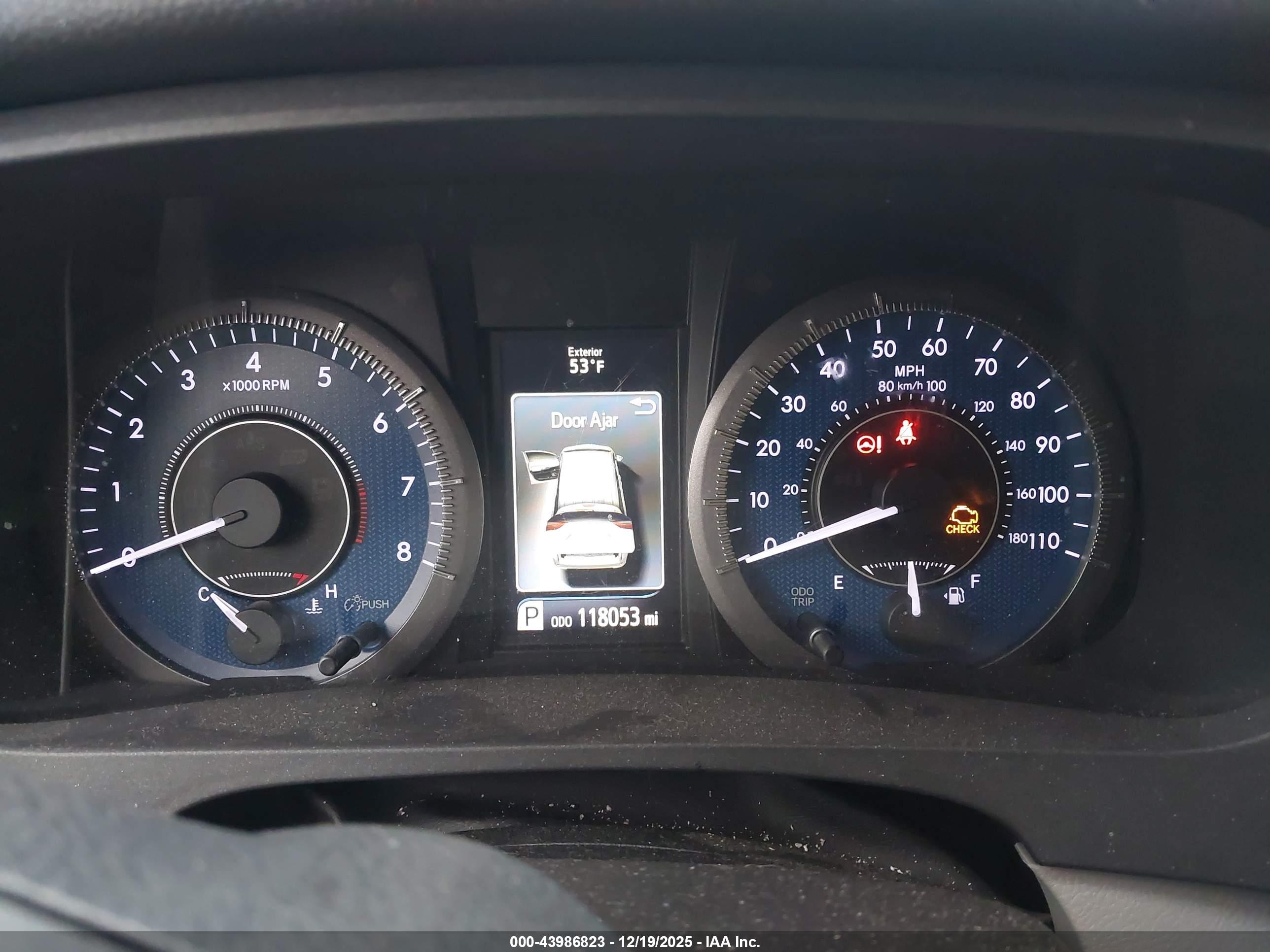 TOYOTA SIENNA image 7
