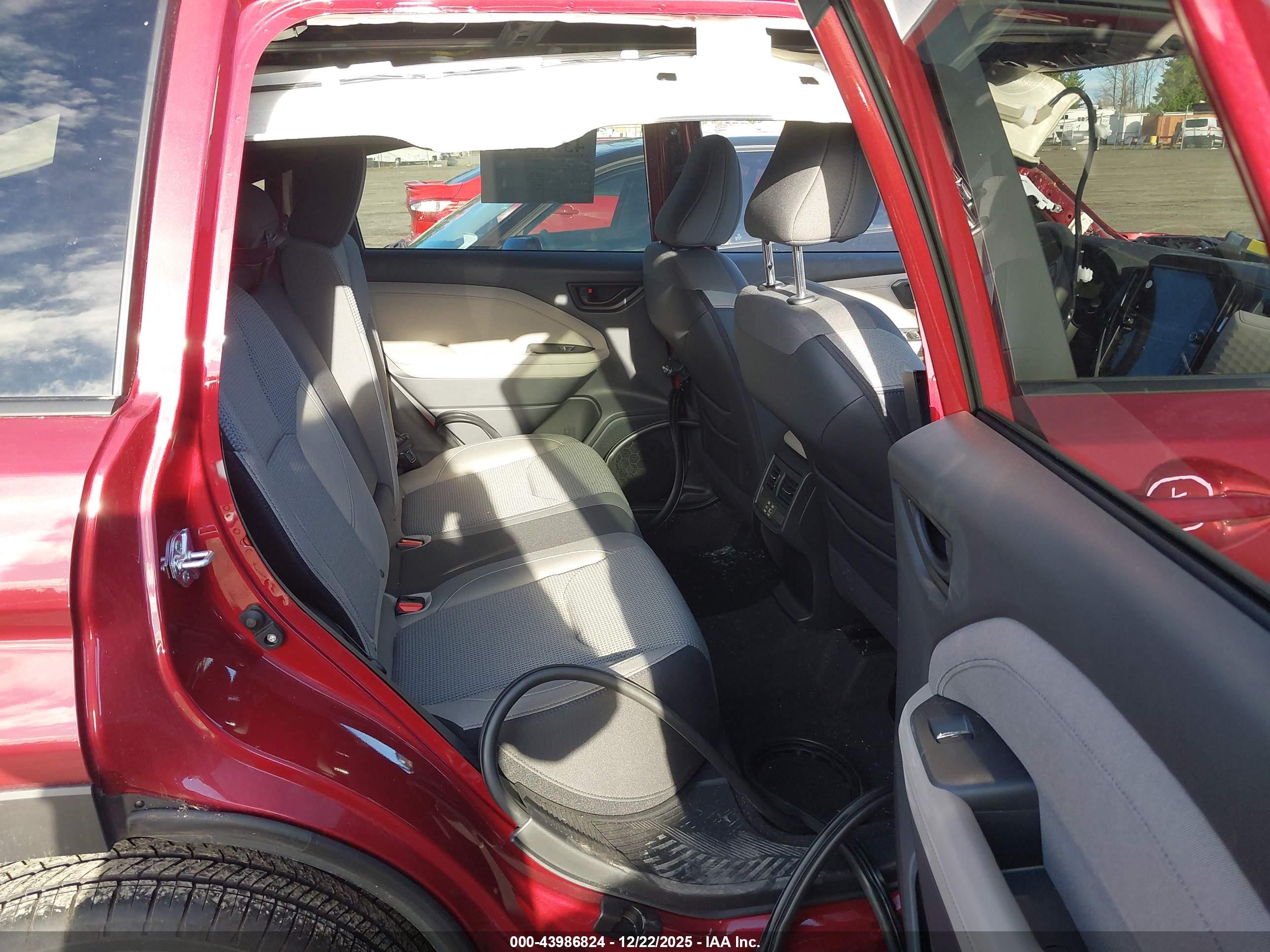 SUBARU FORESTER image 8