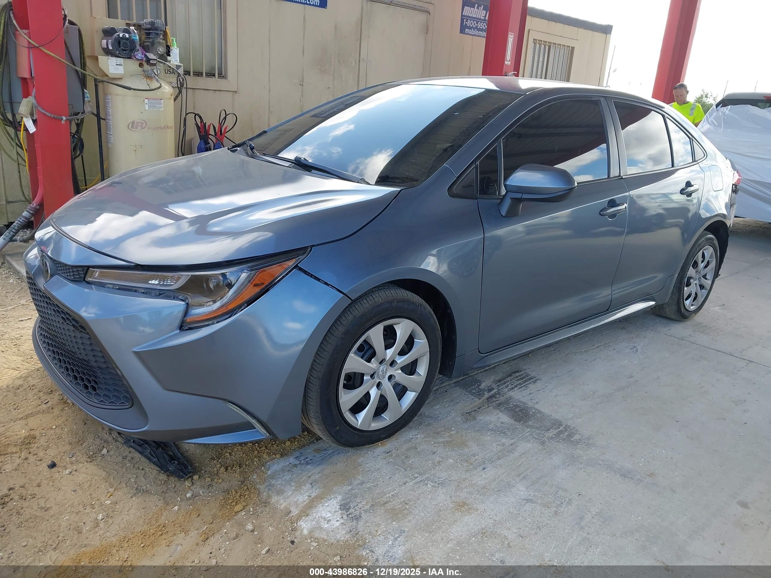 TOYOTA COROLLA image 2