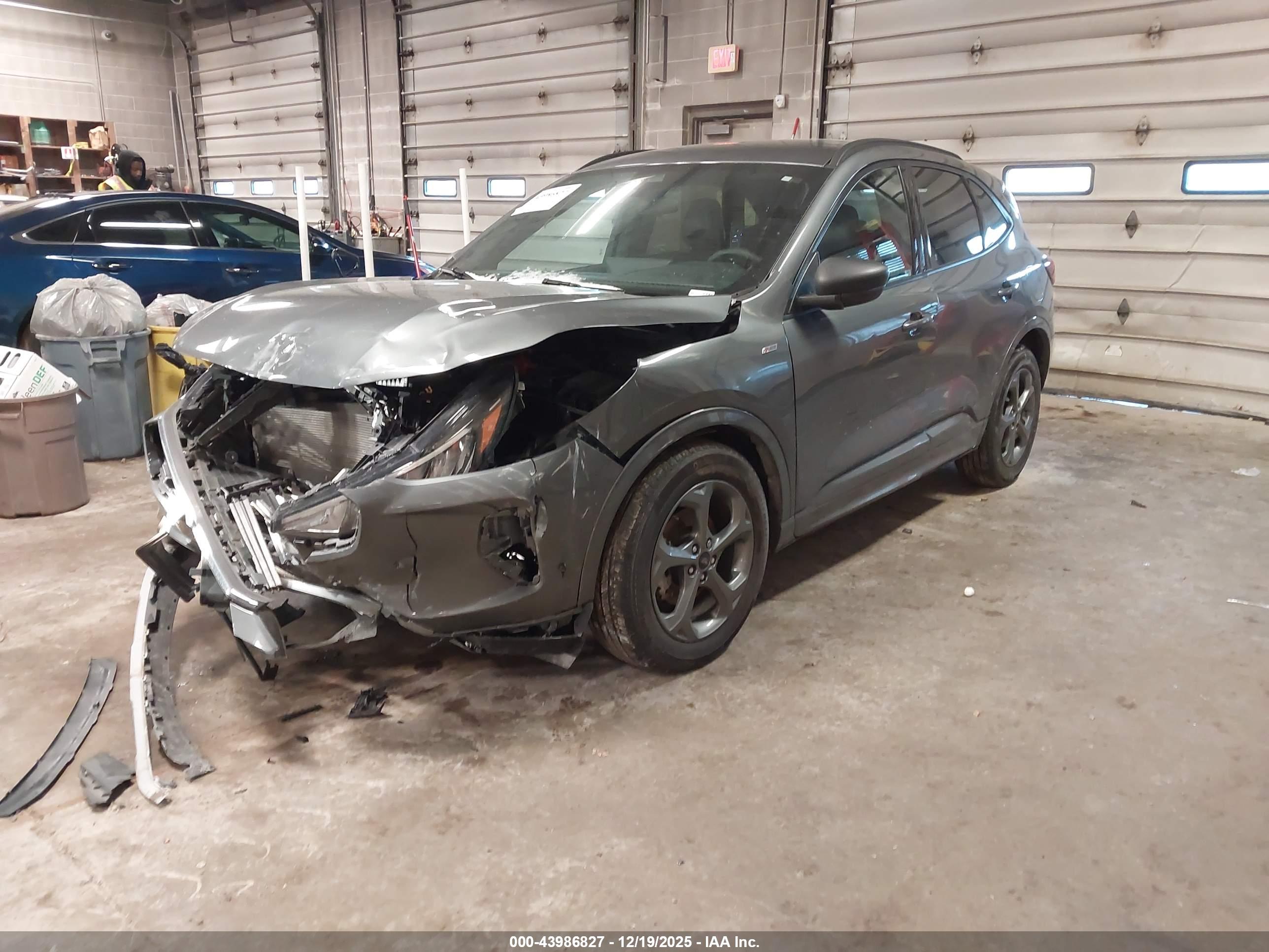 FORD ESCAPE image 2