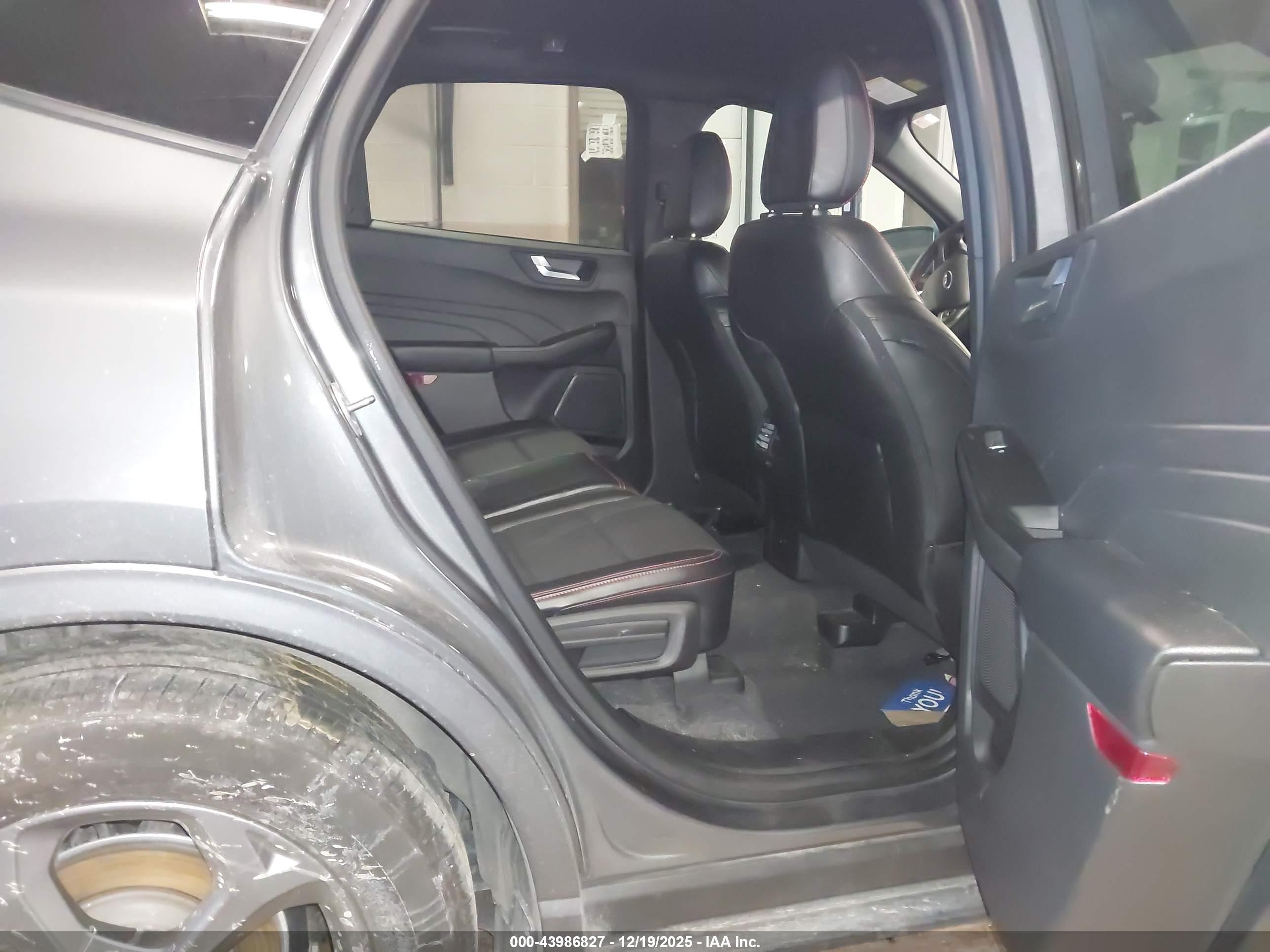 FORD ESCAPE image 8