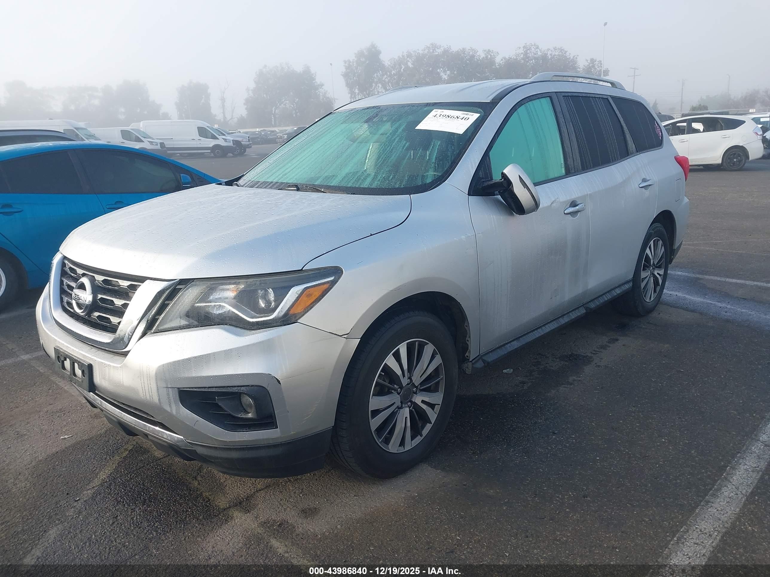 NISSAN PATHFINDER image 2