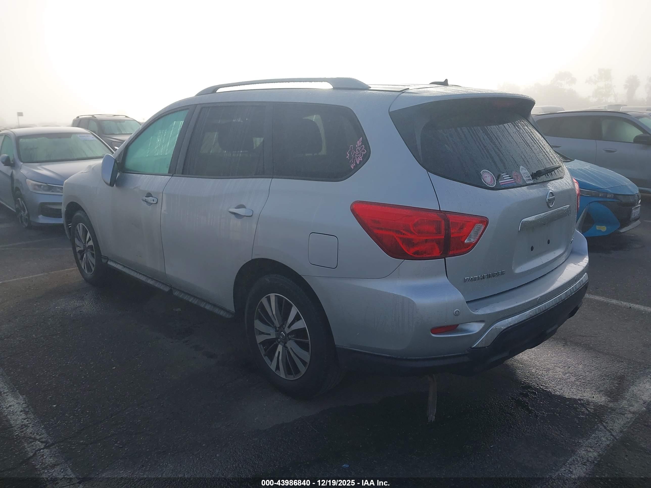 NISSAN PATHFINDER image 3