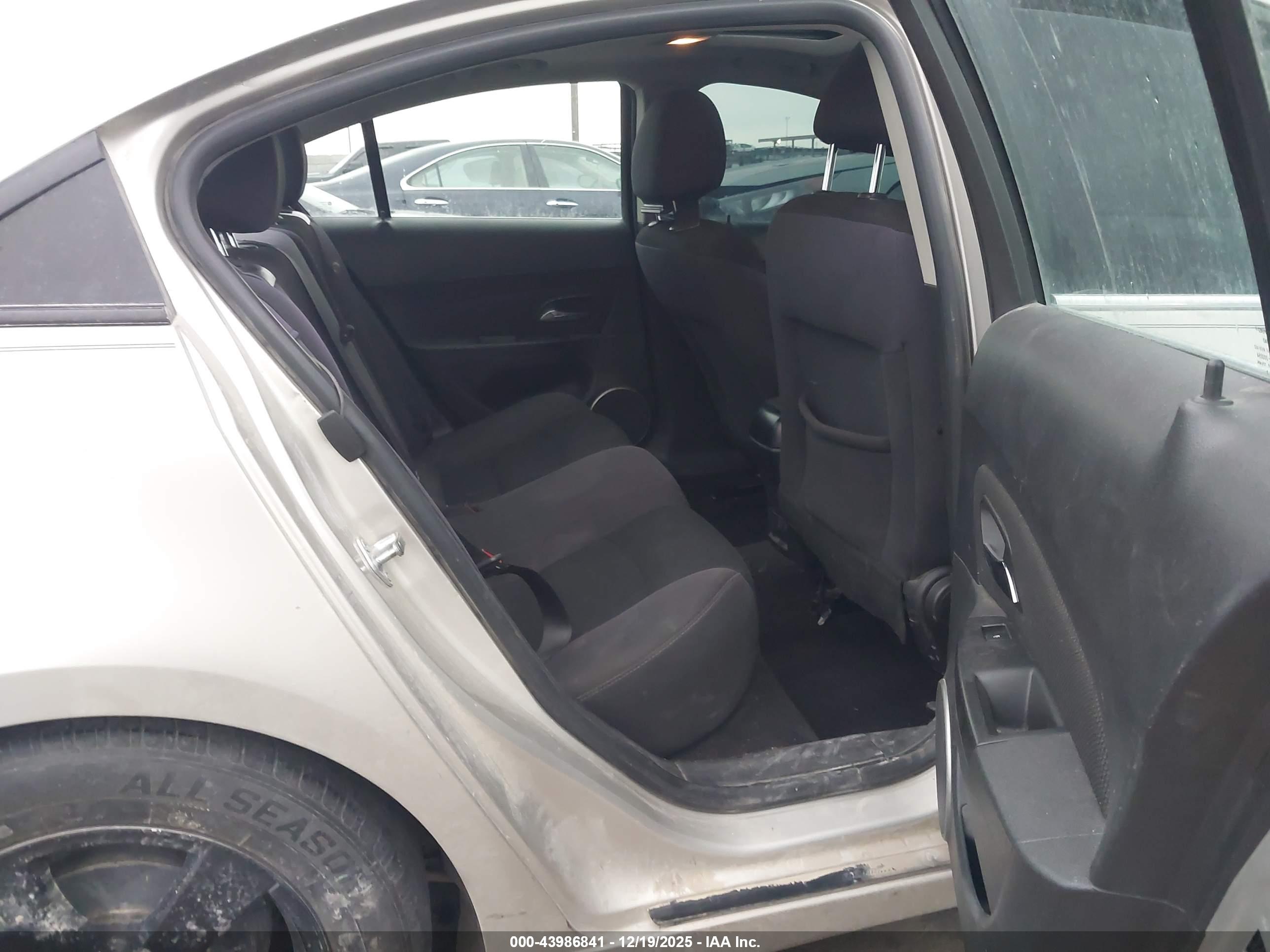 CHEVROLET CRUZE image 8