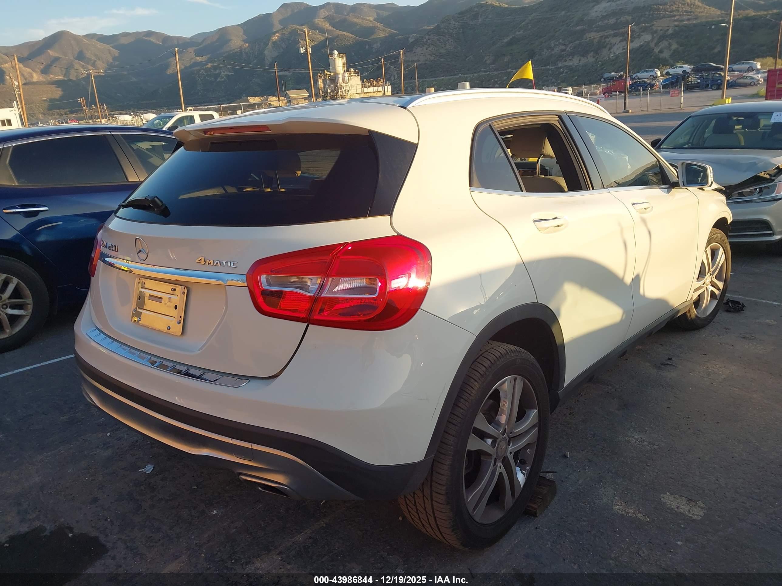 MERCEDES-BENZ GLA image 4