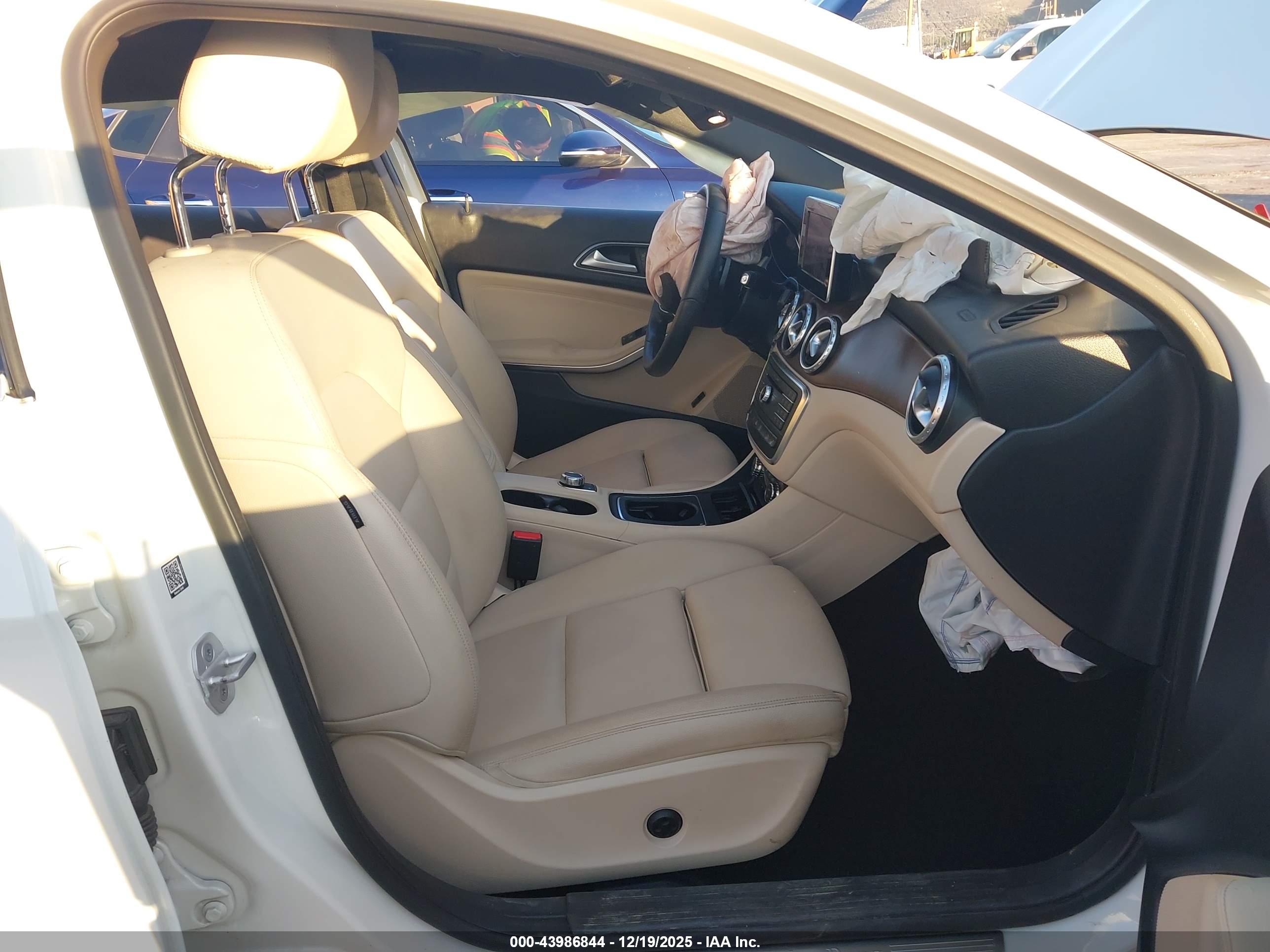 MERCEDES-BENZ GLA image 5