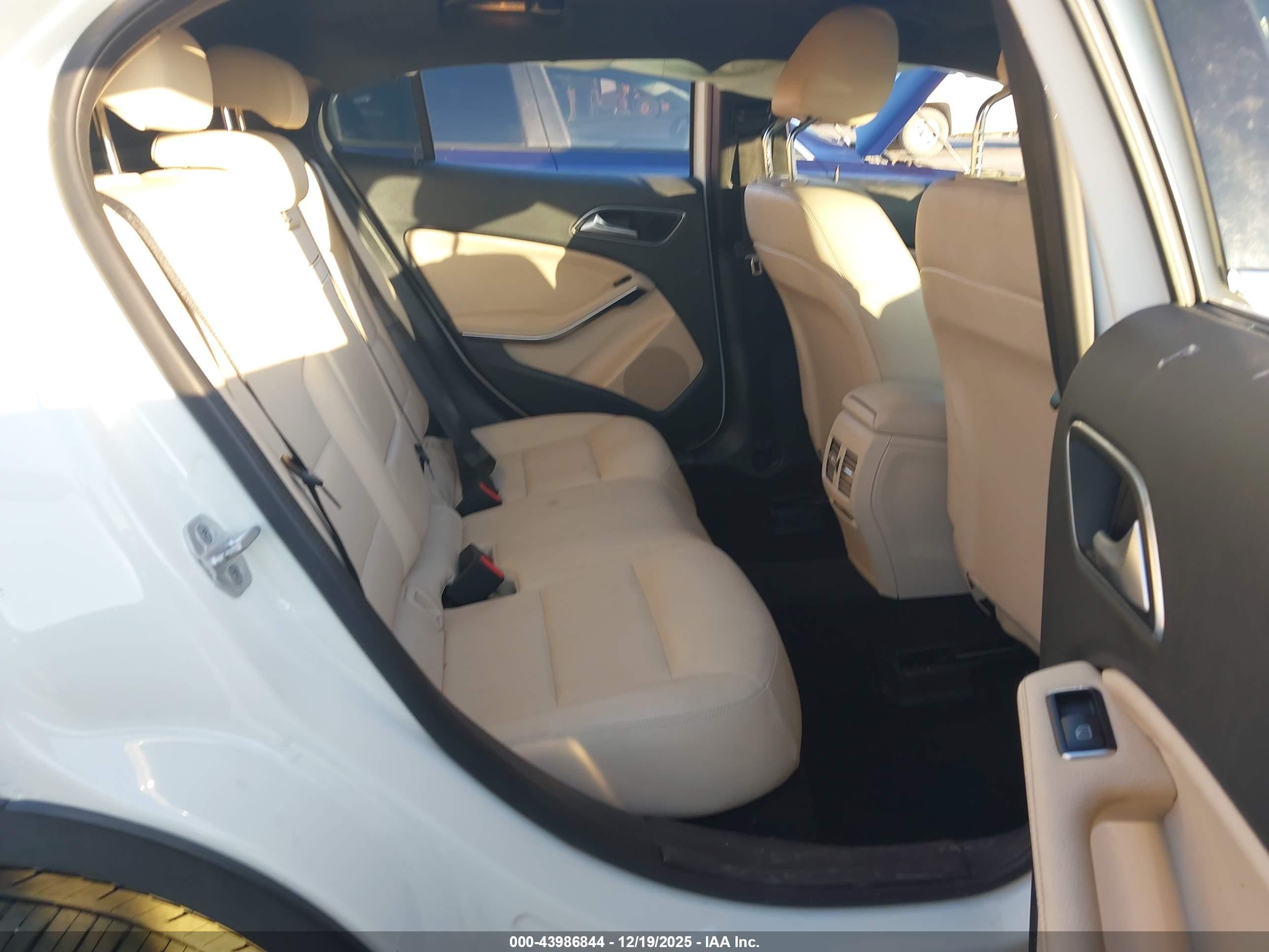 MERCEDES-BENZ GLA image 8