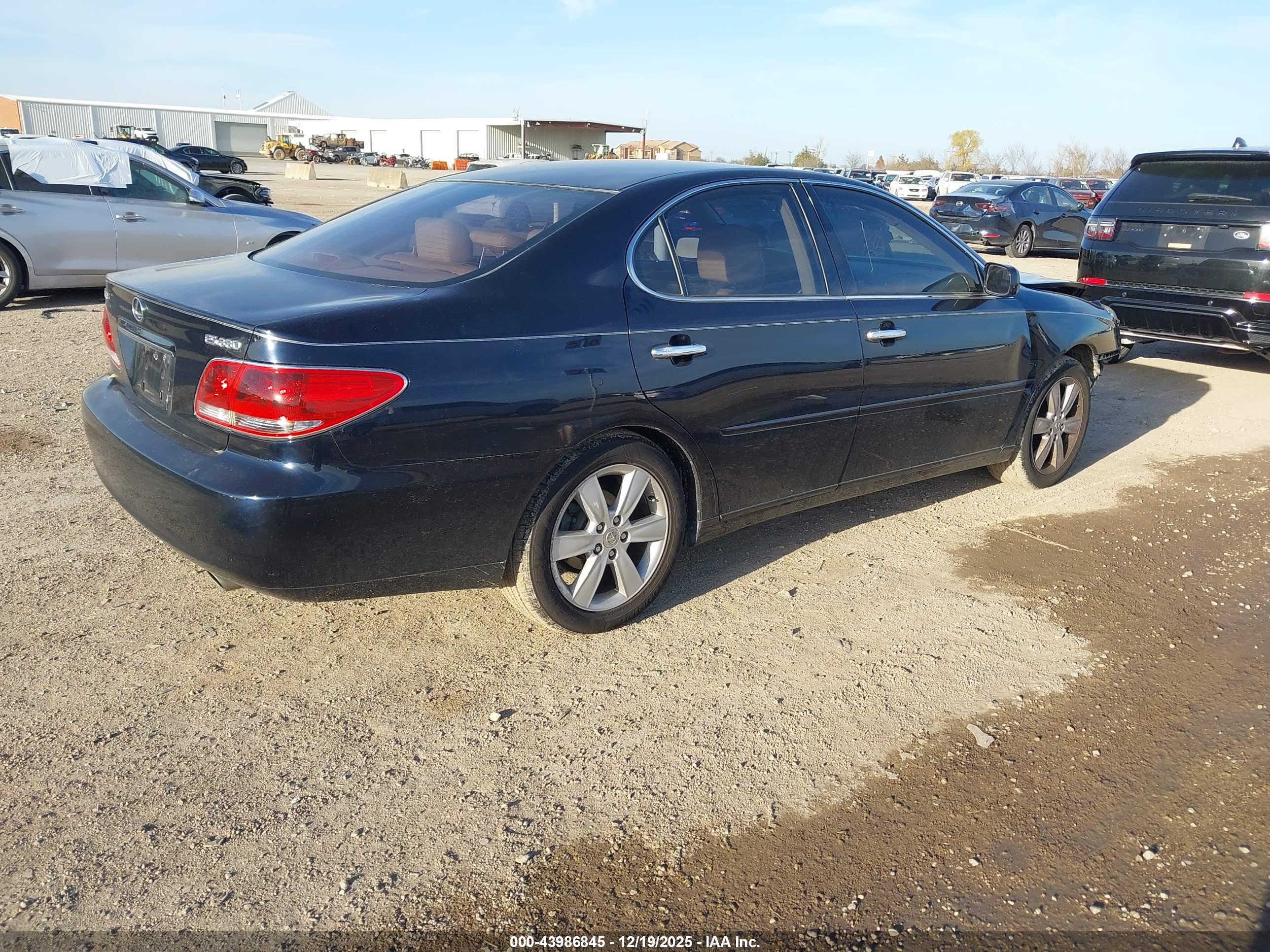LEXUS ES image 4