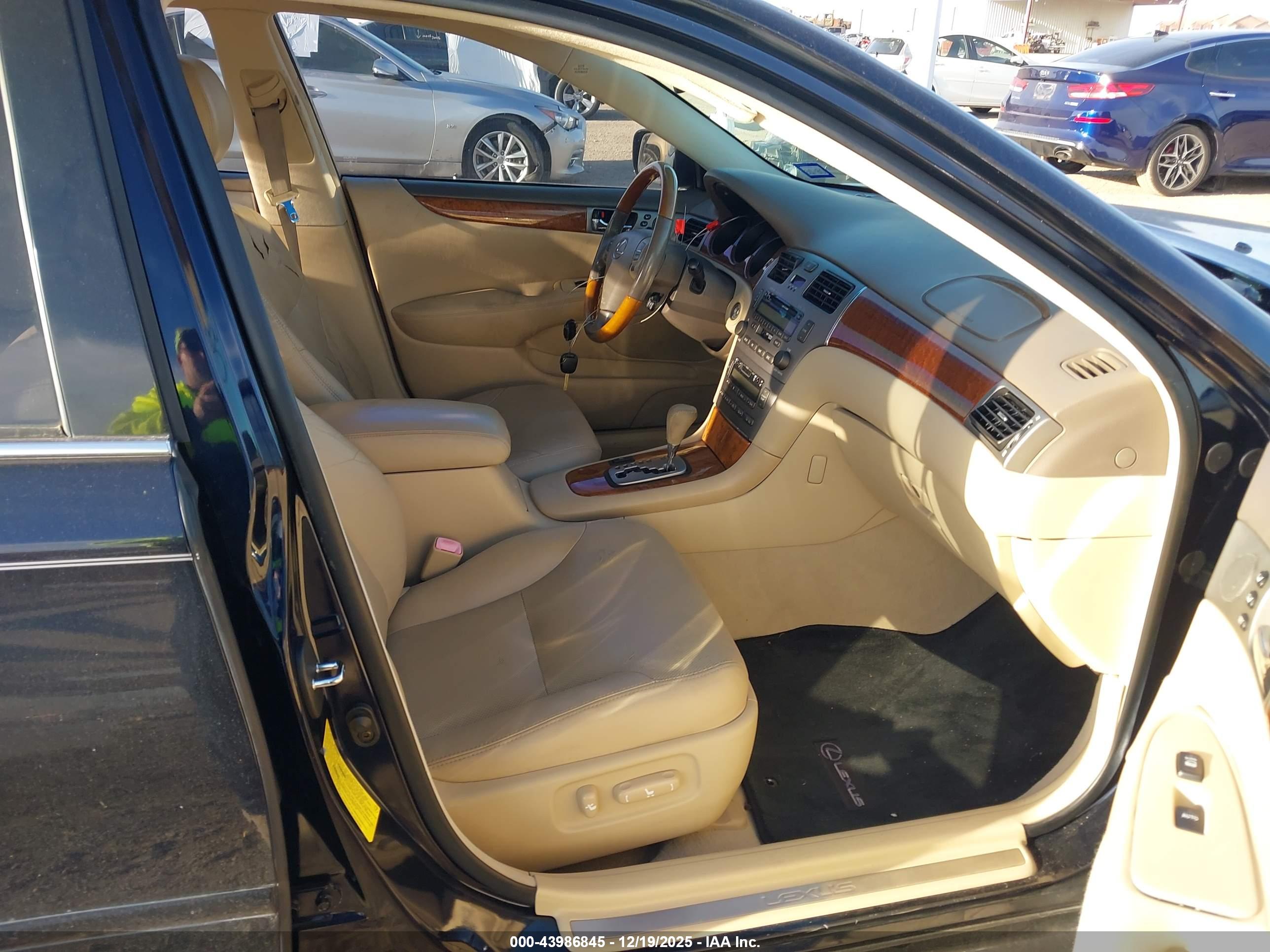 LEXUS ES image 5