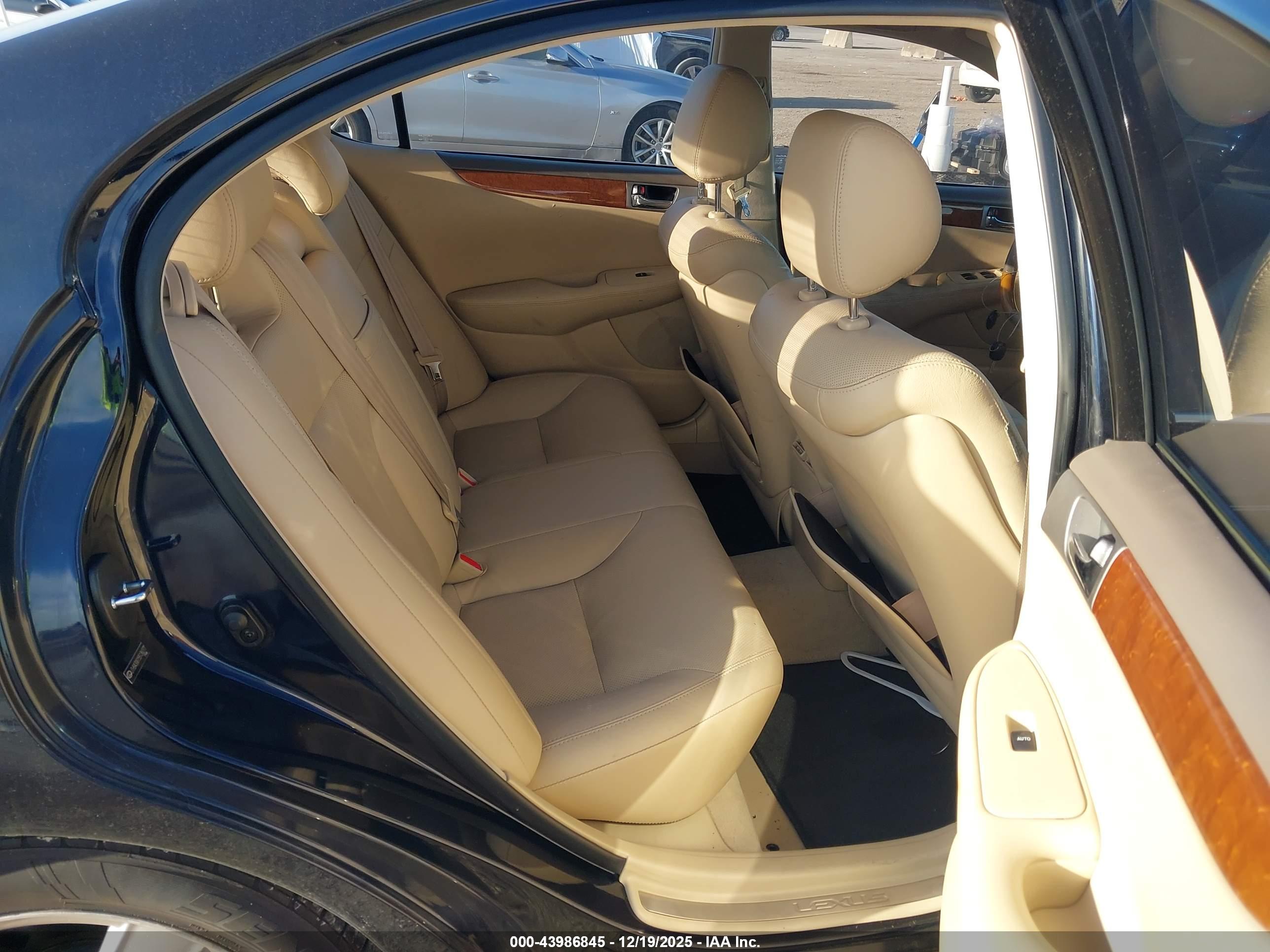 LEXUS ES image 8