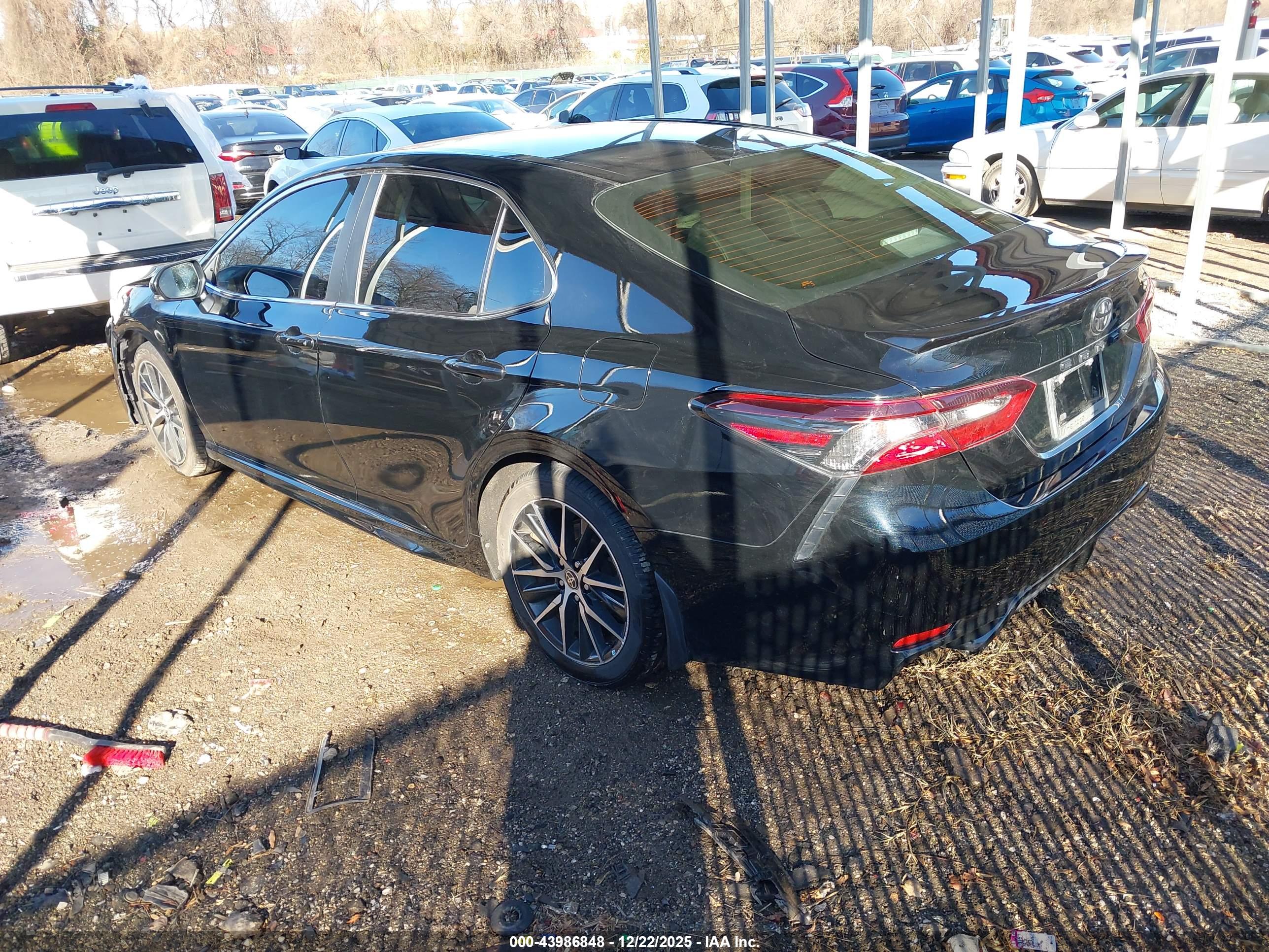 TOYOTA CAMRY image 3