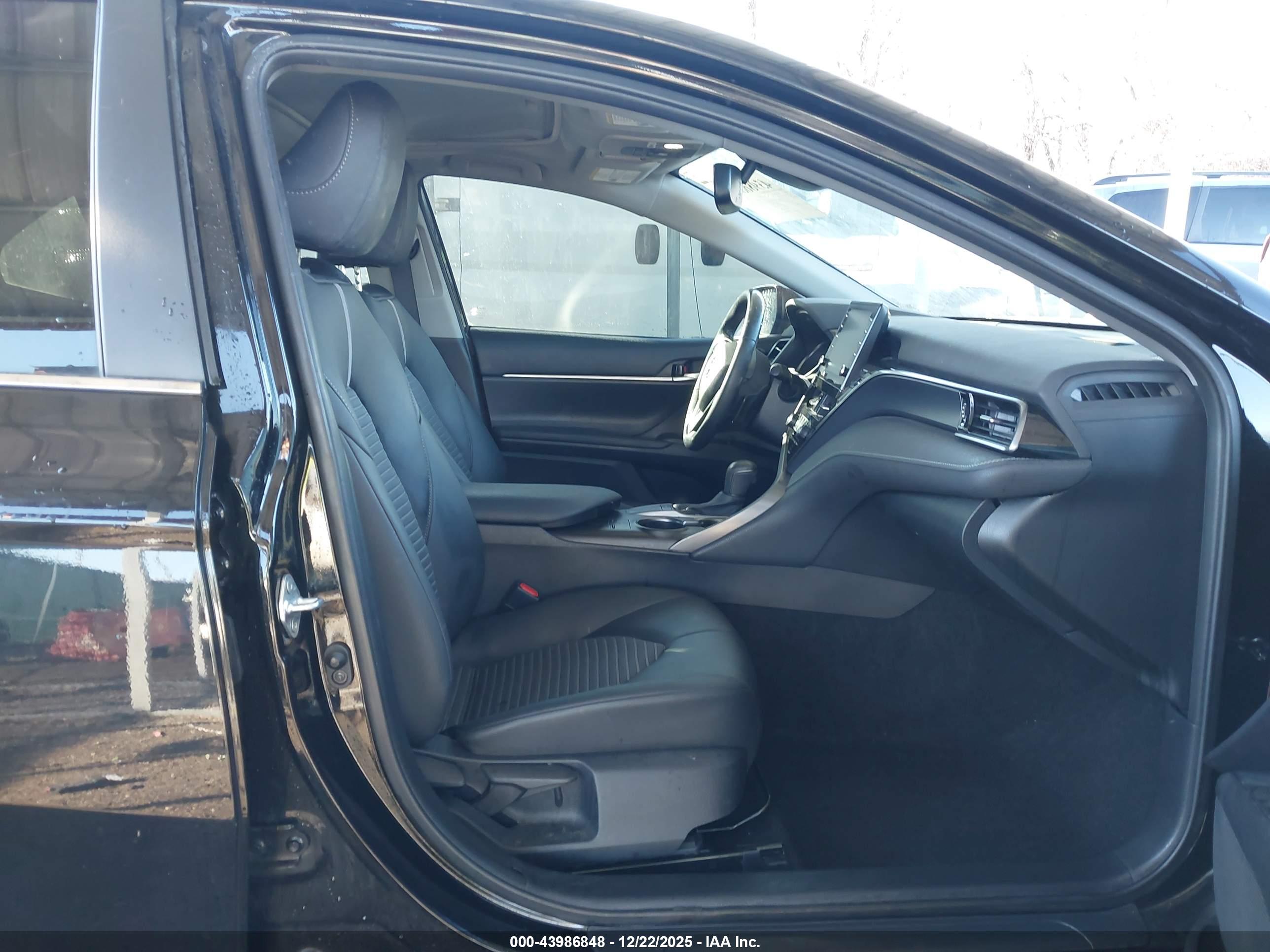 TOYOTA CAMRY image 5