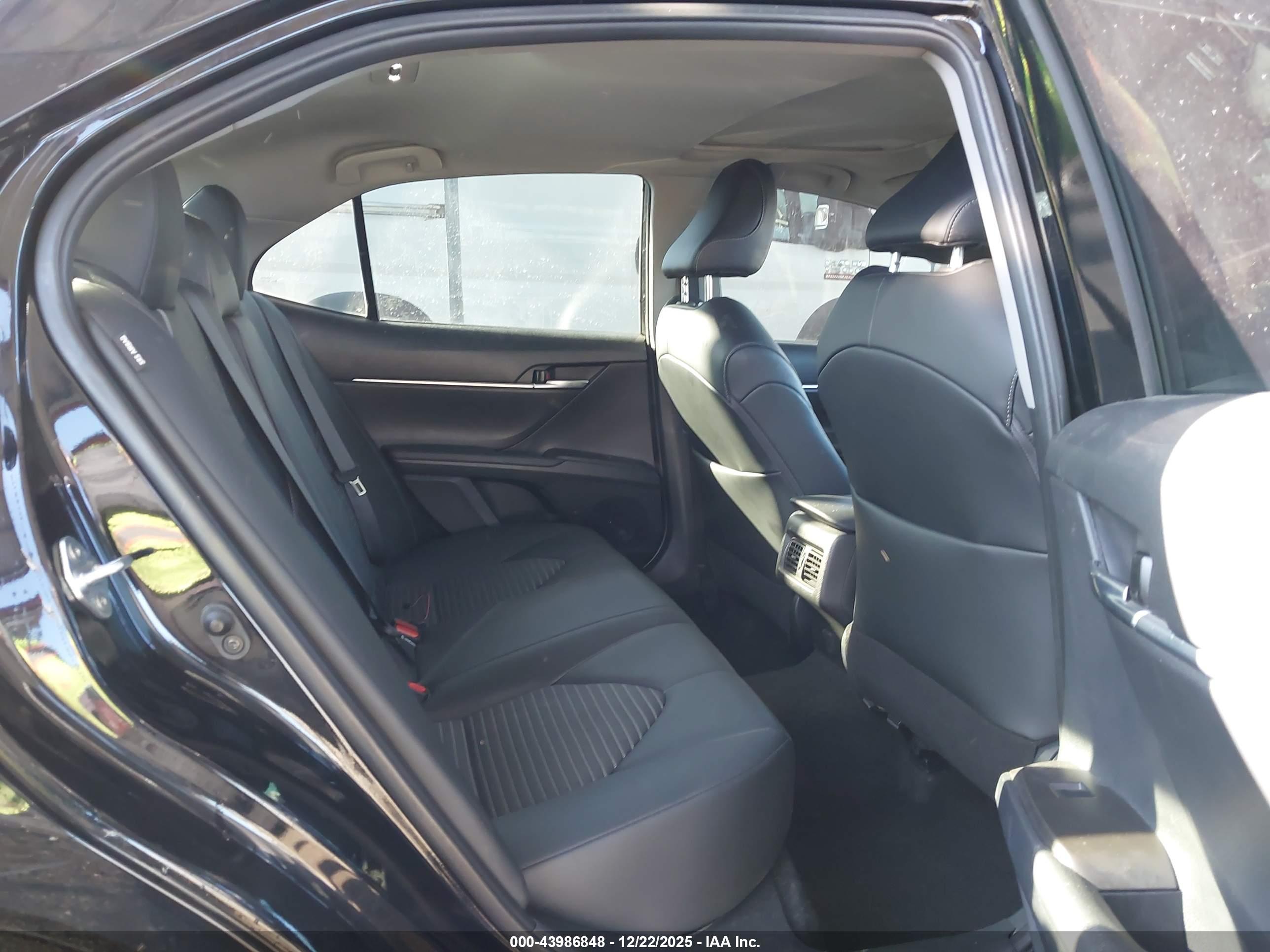TOYOTA CAMRY image 8