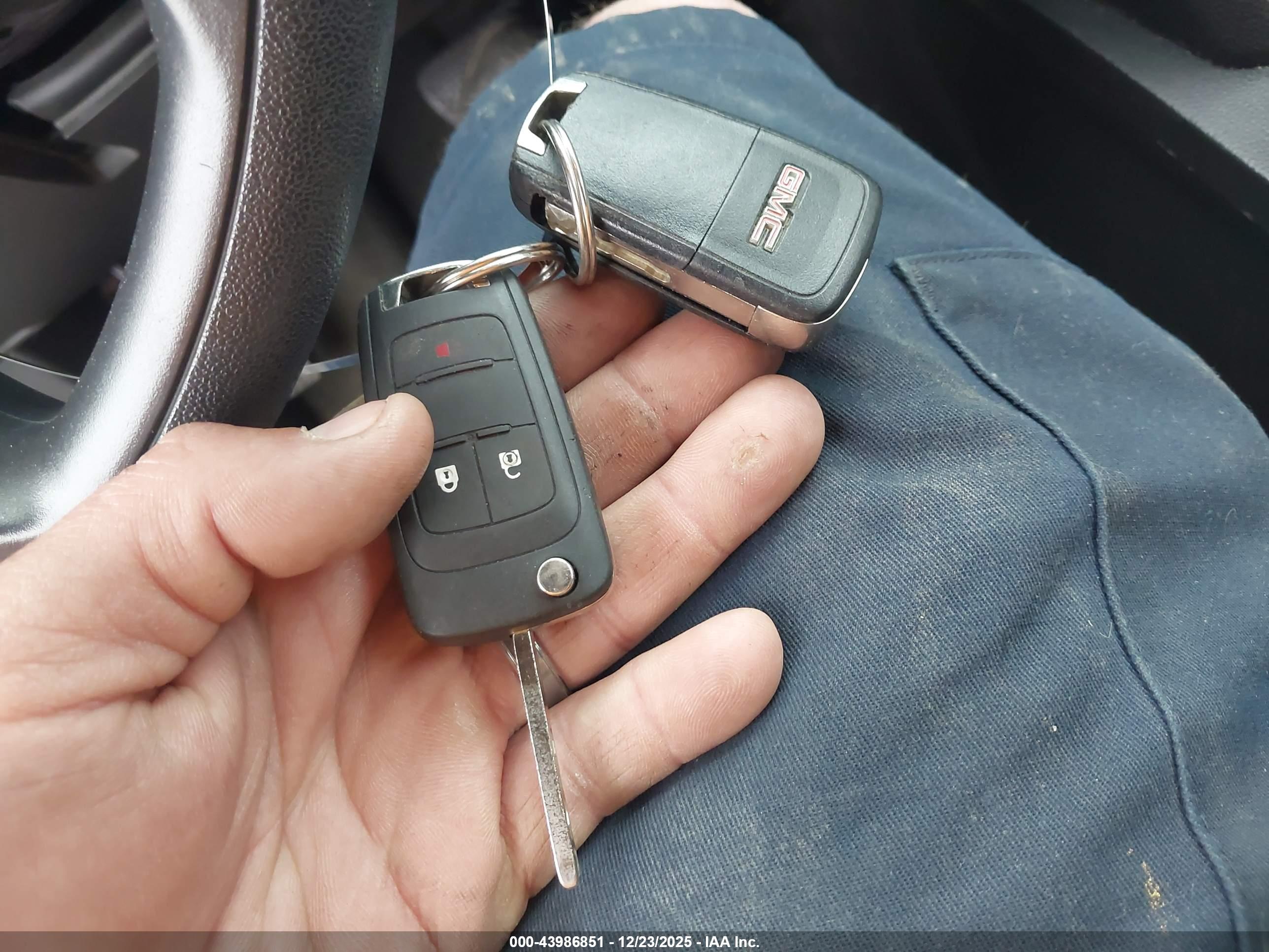GMC TERRAIN image 11