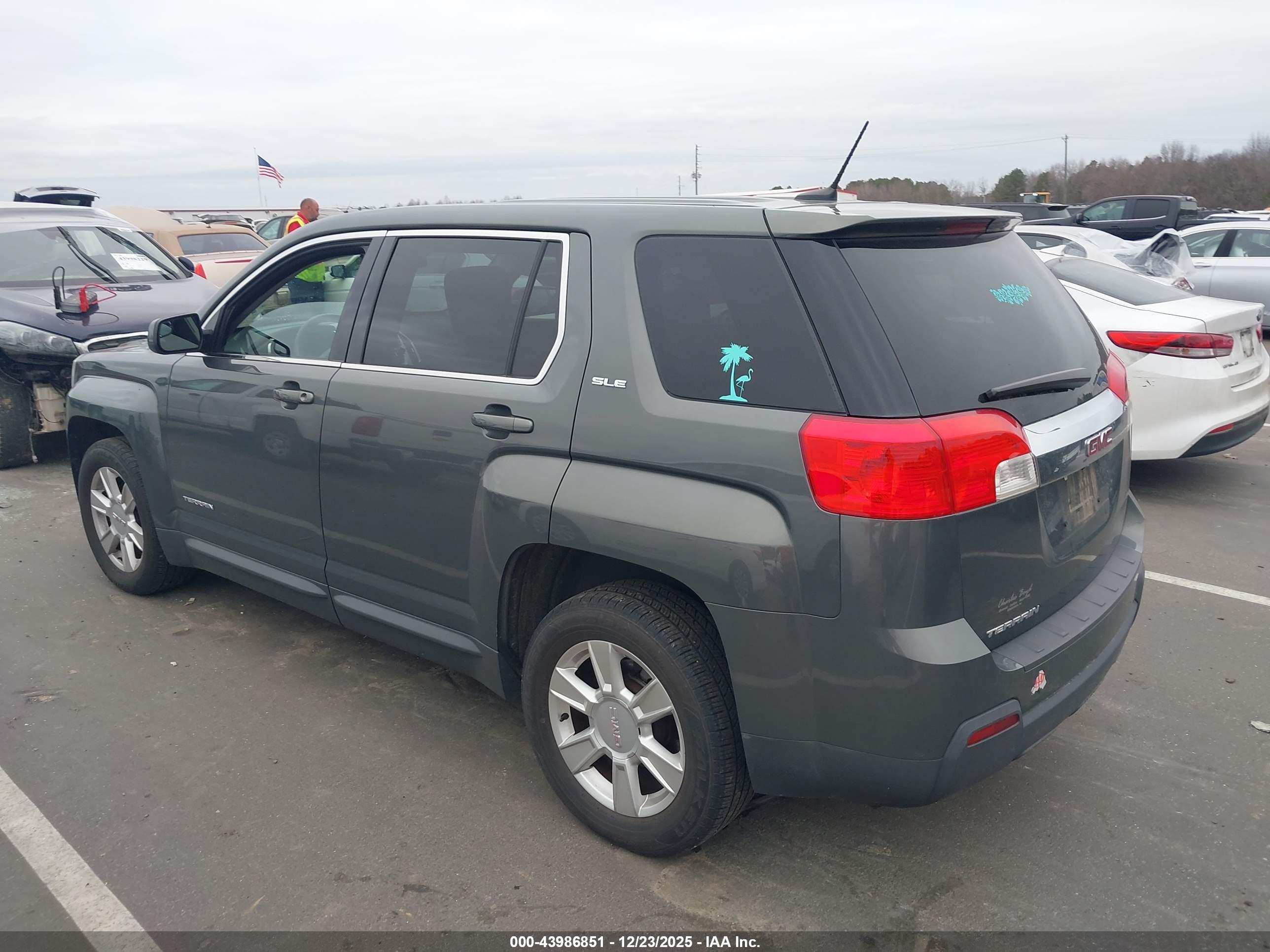 GMC TERRAIN image 3