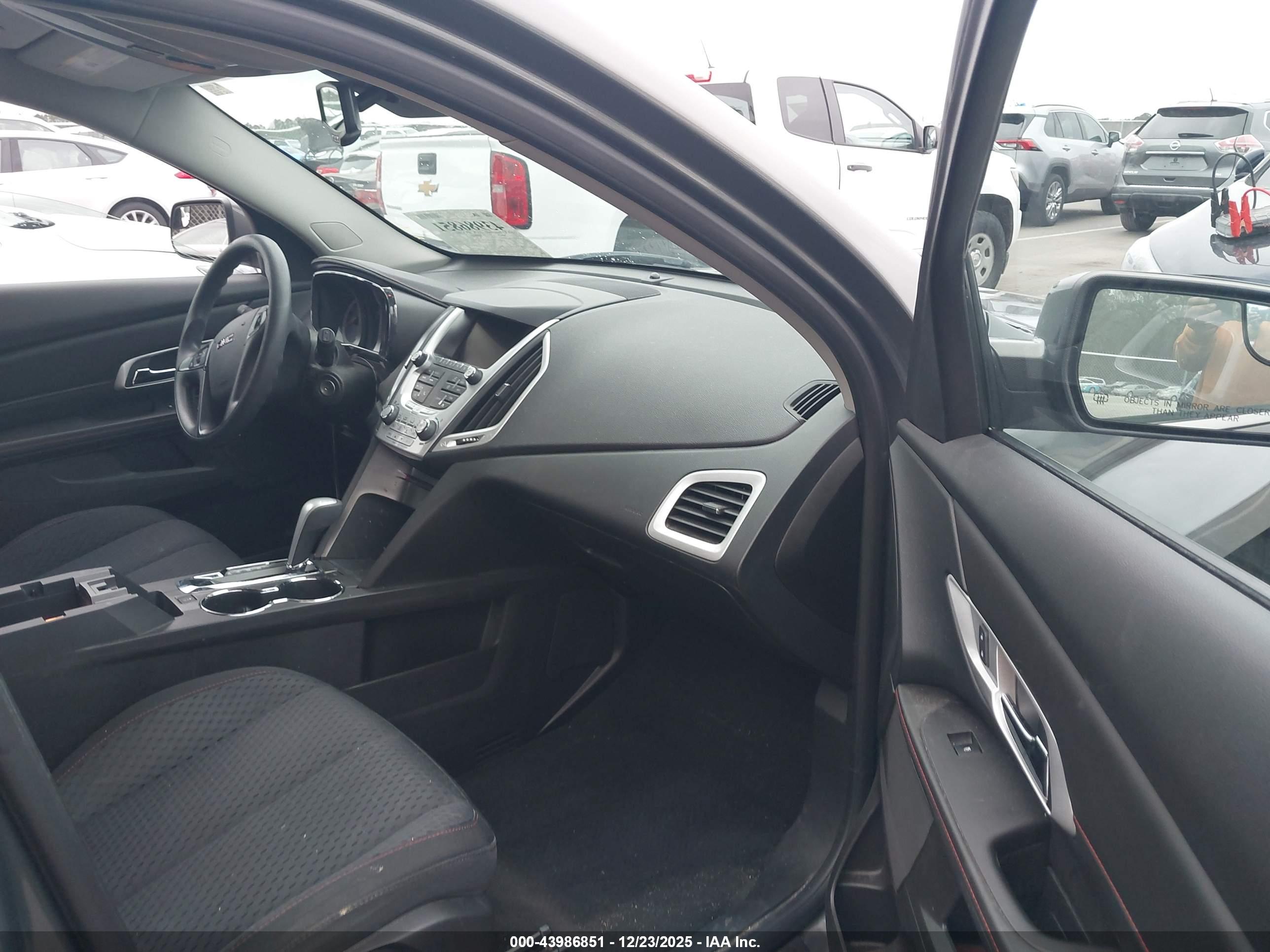 GMC TERRAIN image 5