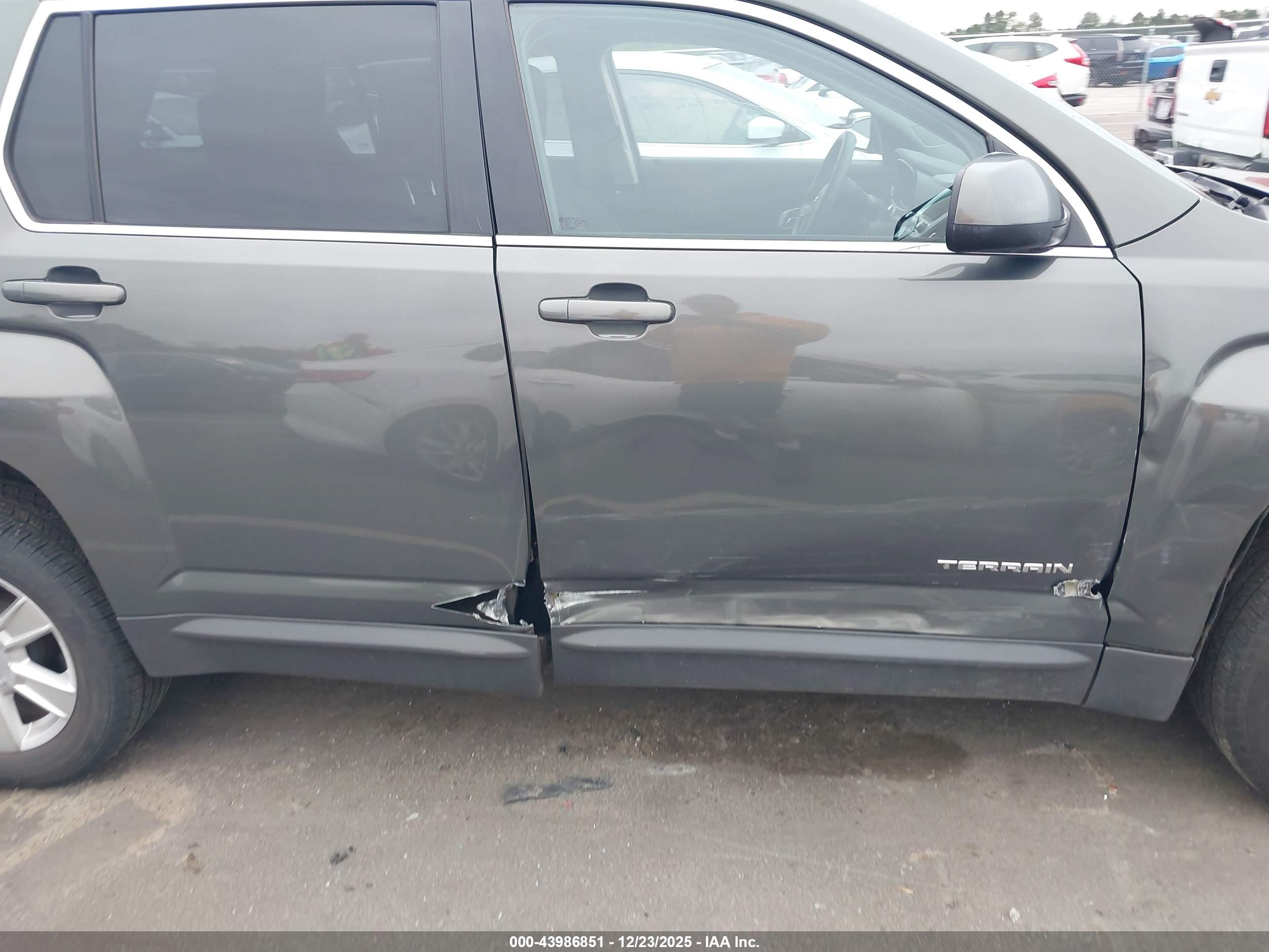GMC TERRAIN image 6