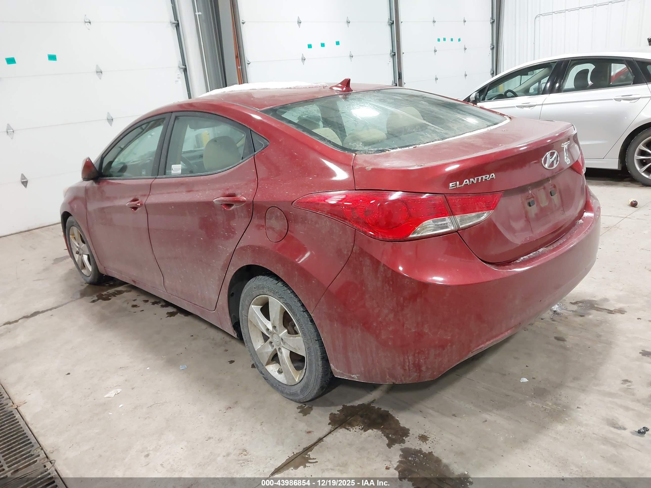 HYUNDAI ELANTRA image 3