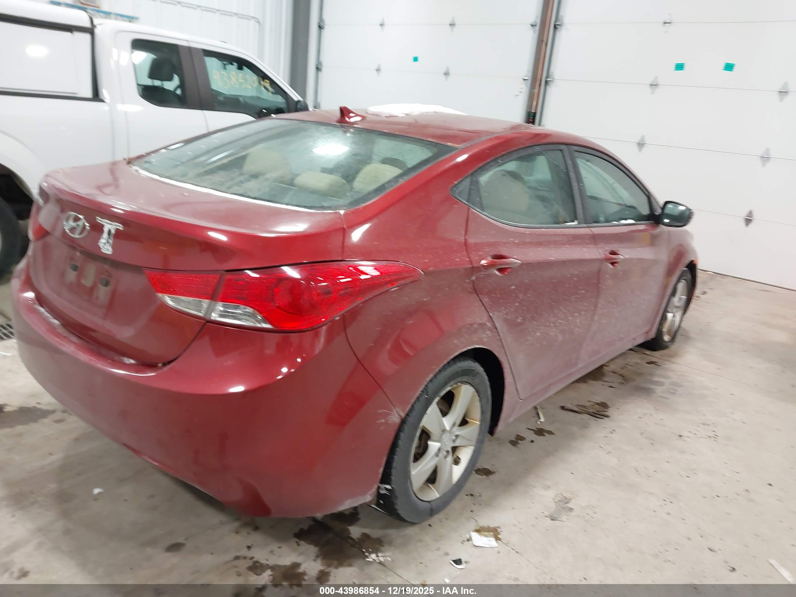 HYUNDAI ELANTRA image 4