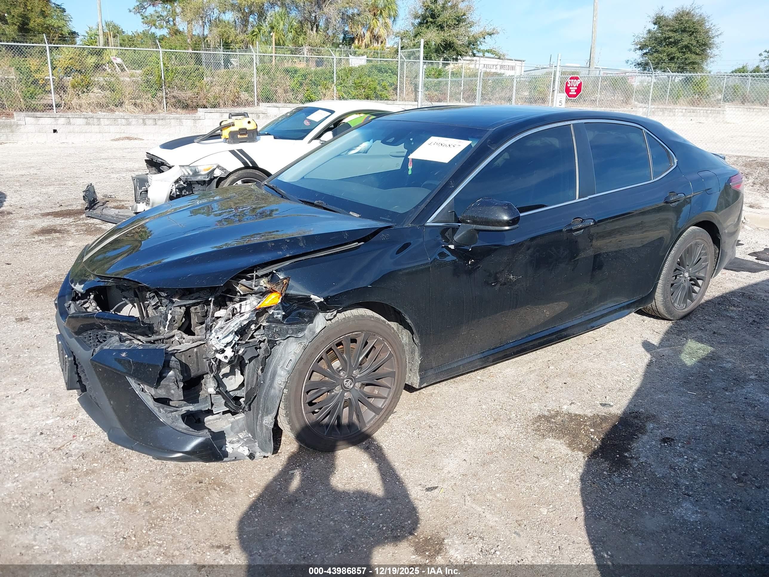 TOYOTA CAMRY image 2