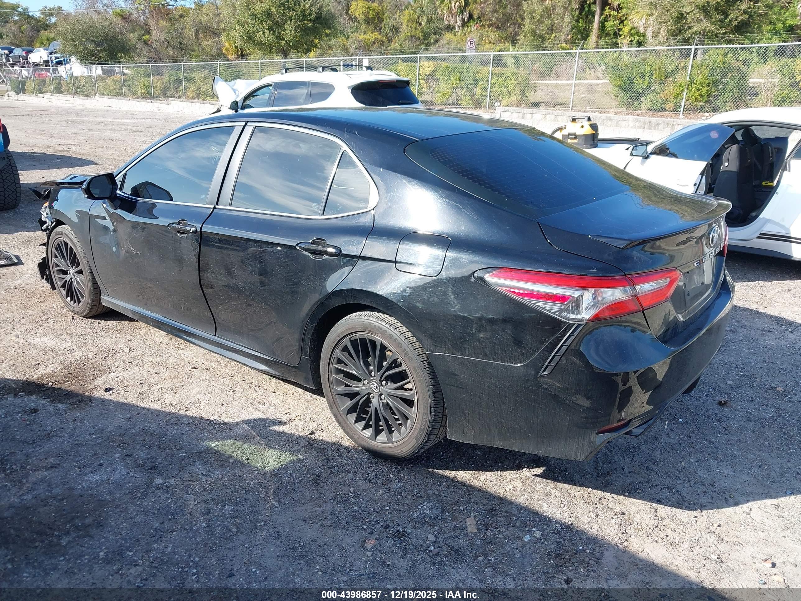 TOYOTA CAMRY image 3