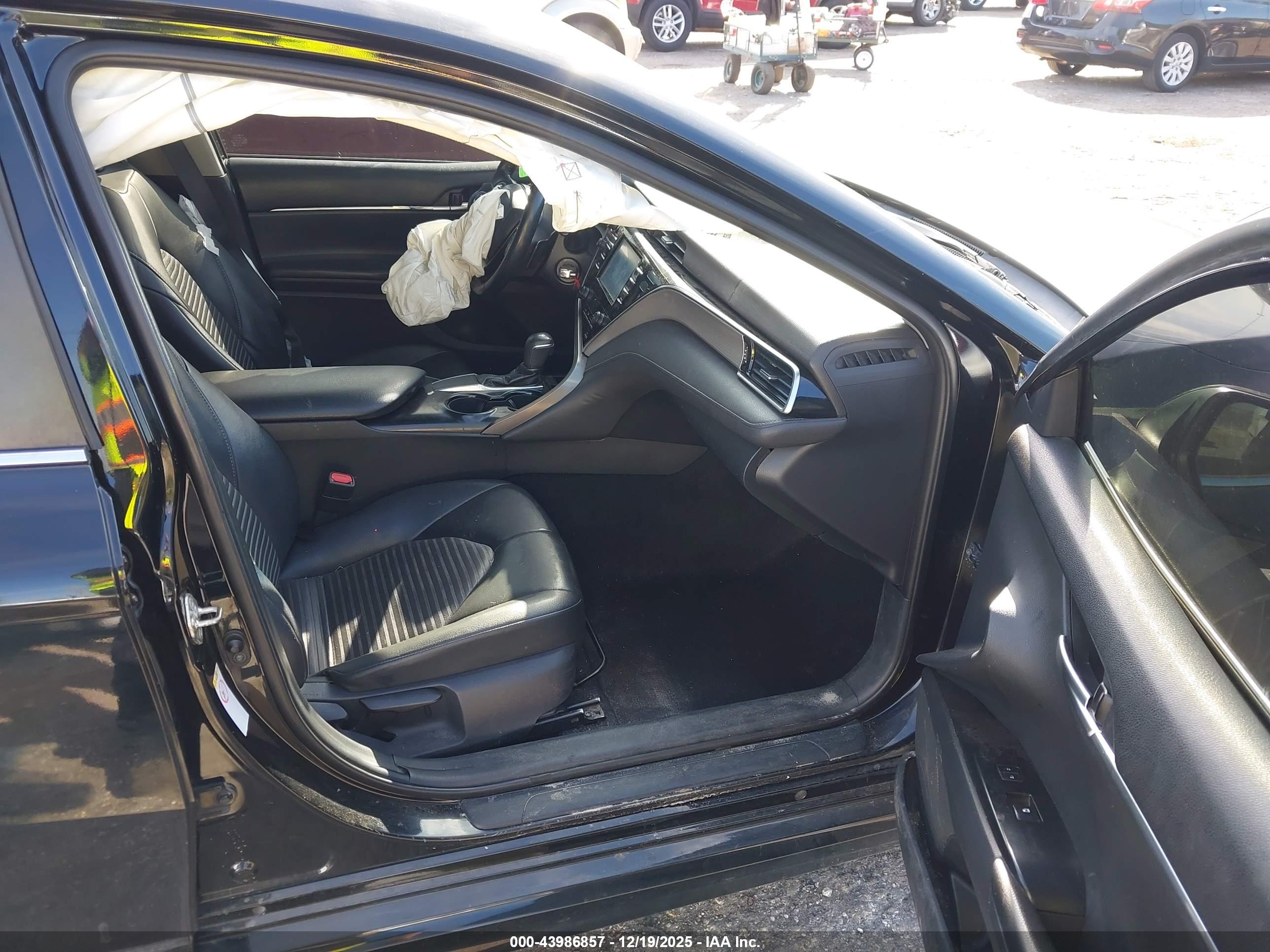 TOYOTA CAMRY image 5